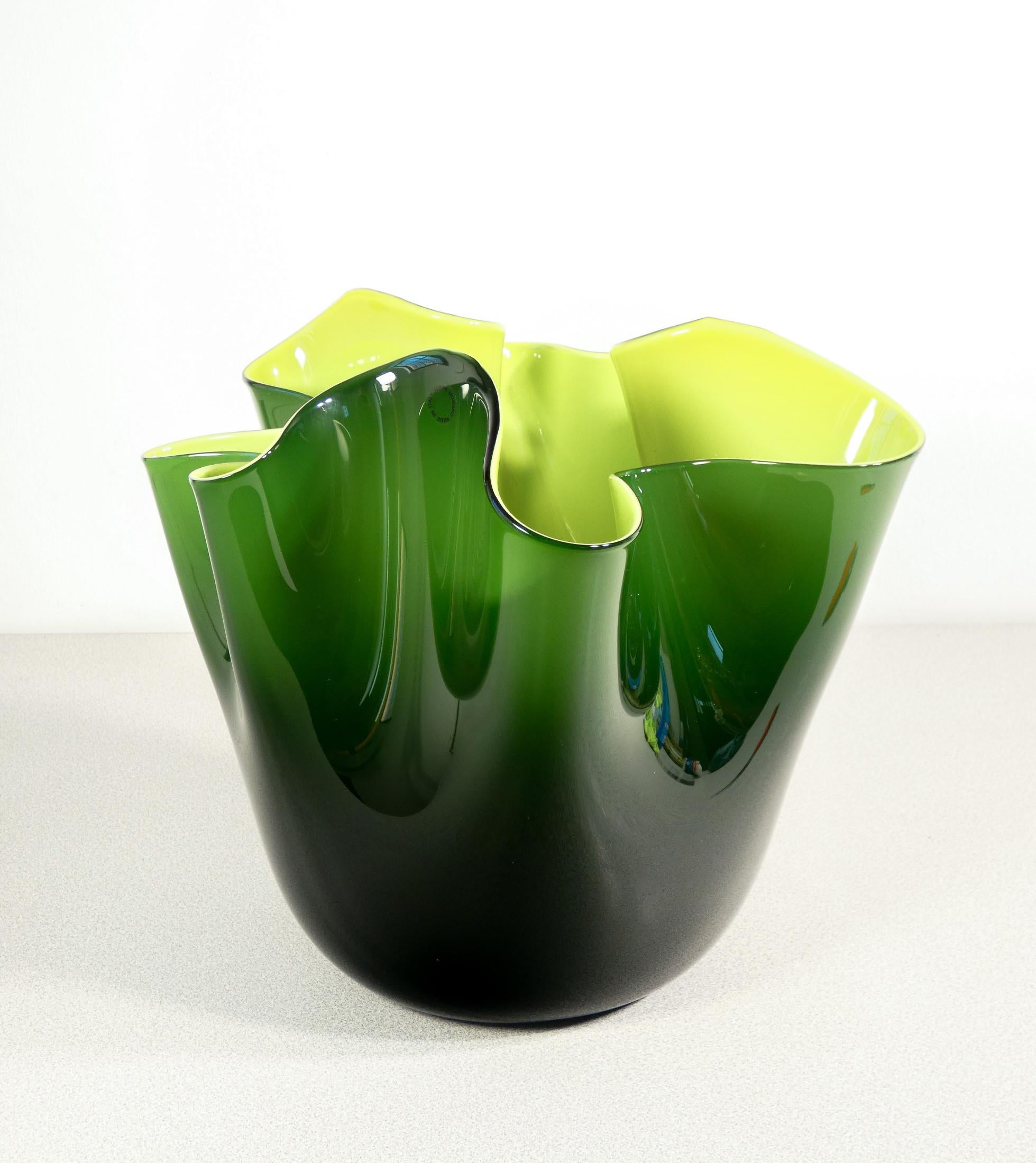Italian Vaso Fazzoletto design Fulvio BIANCONI per VENINI. Murano, 1972