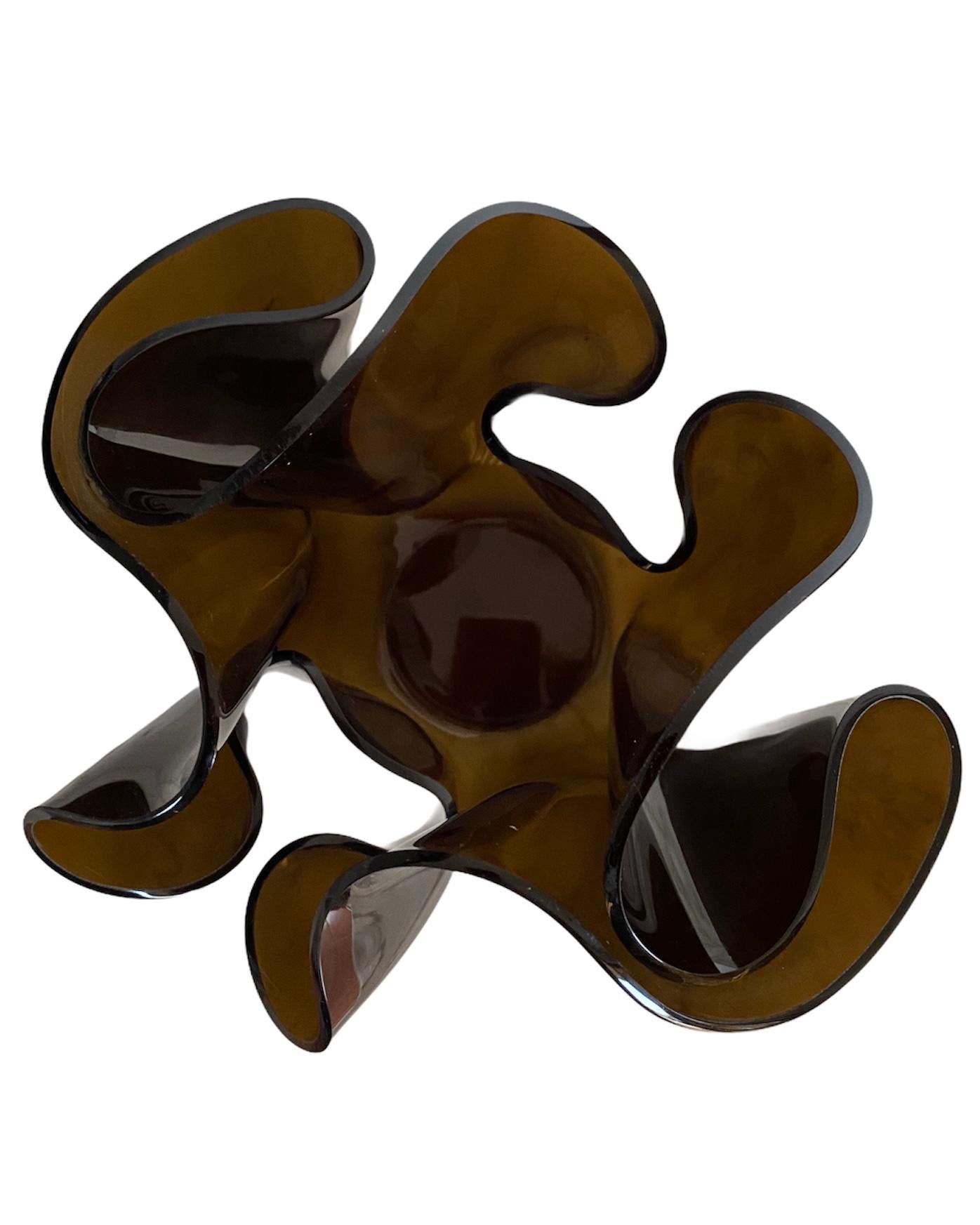 Plastic Vaso Fazzoletto di Luigi Massoni per Guzzini - anni '70 For Sale