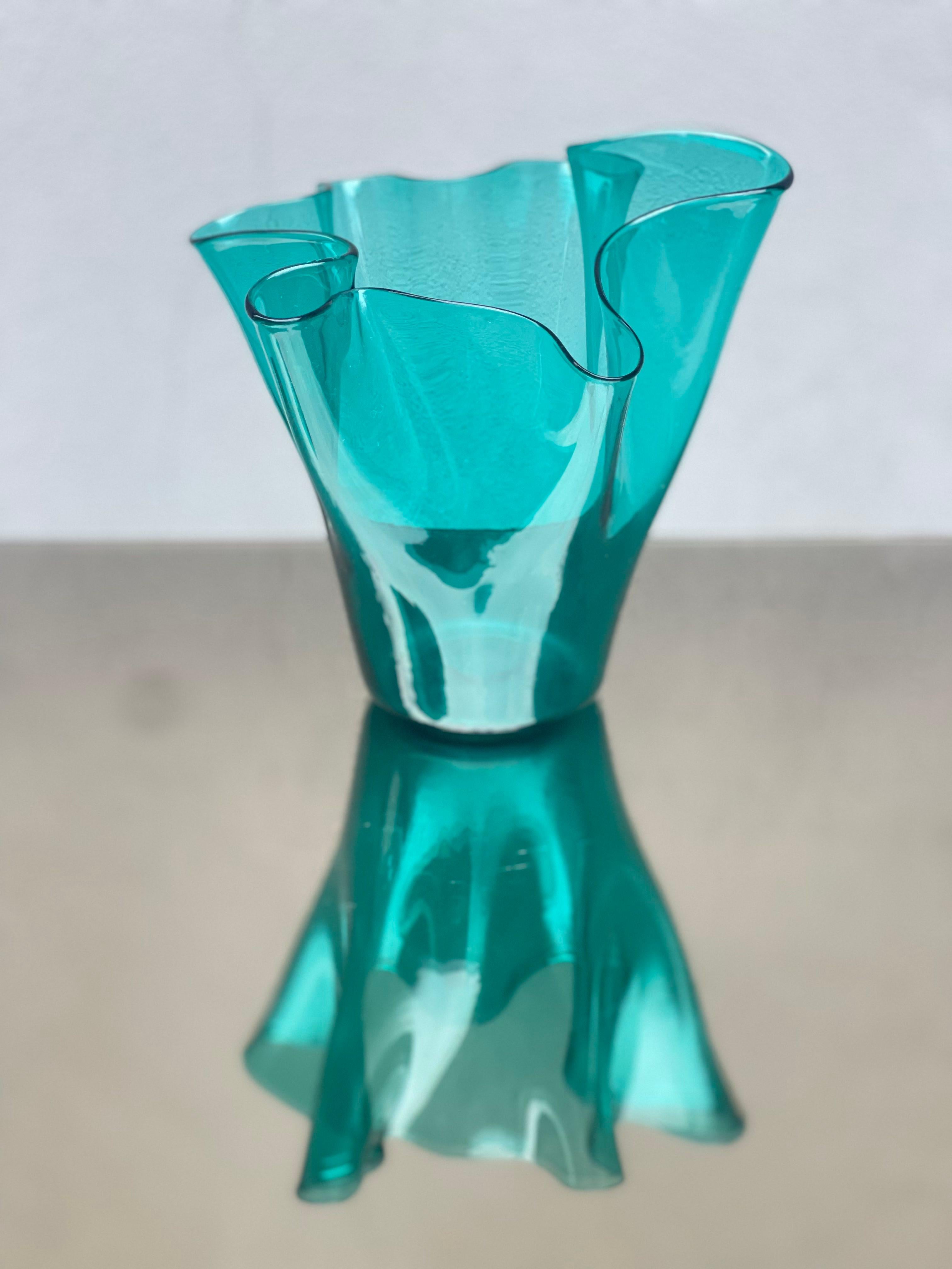 Italiano Vaso Fazzoletto in Vetro di Murano anni 50 - vetro soffiato - mid century in vendita