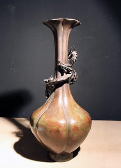Vase japonais en bronze avec dragon