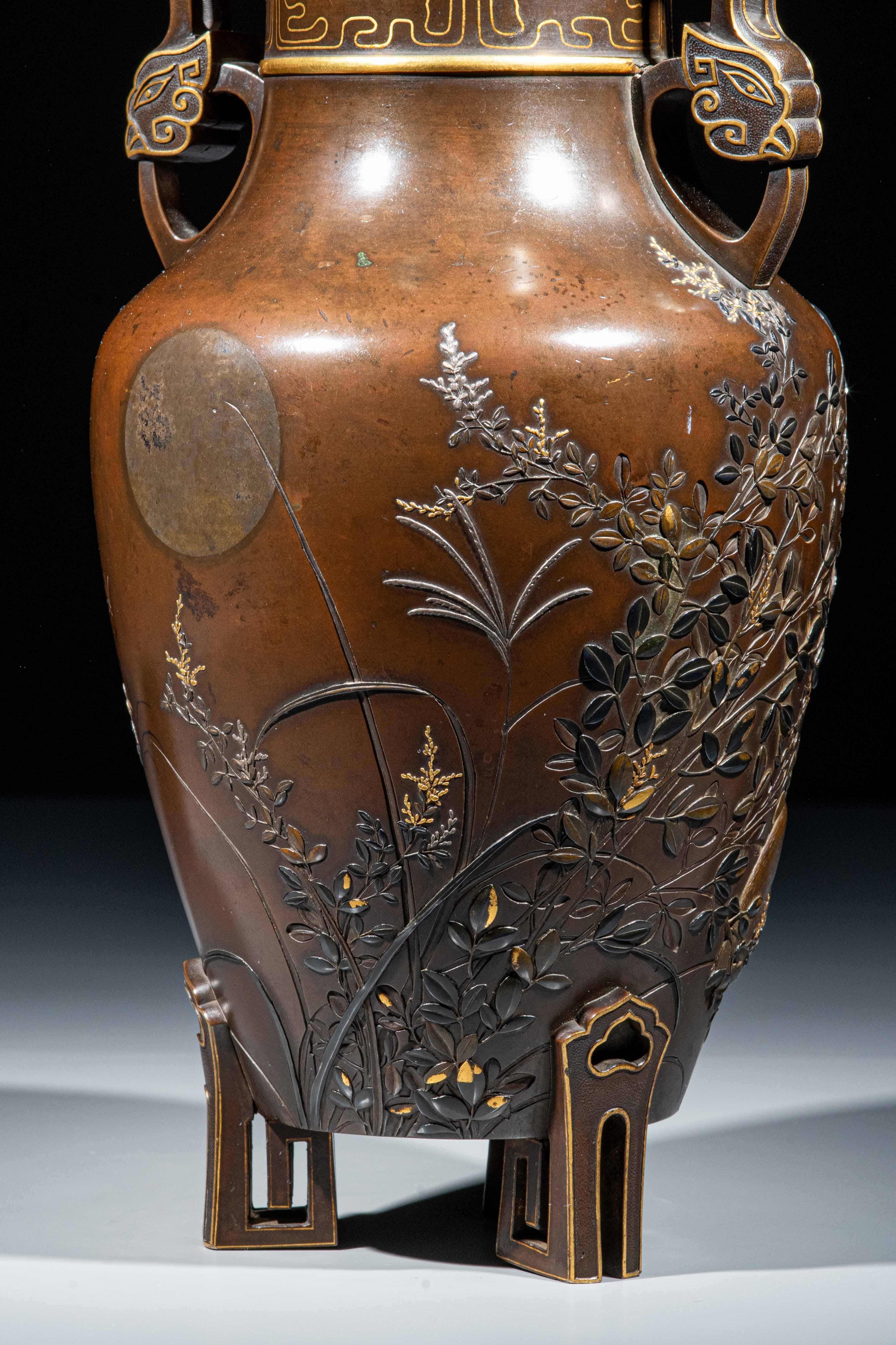 Vase en bronze représentant un lapin au clair de lune en vente 2