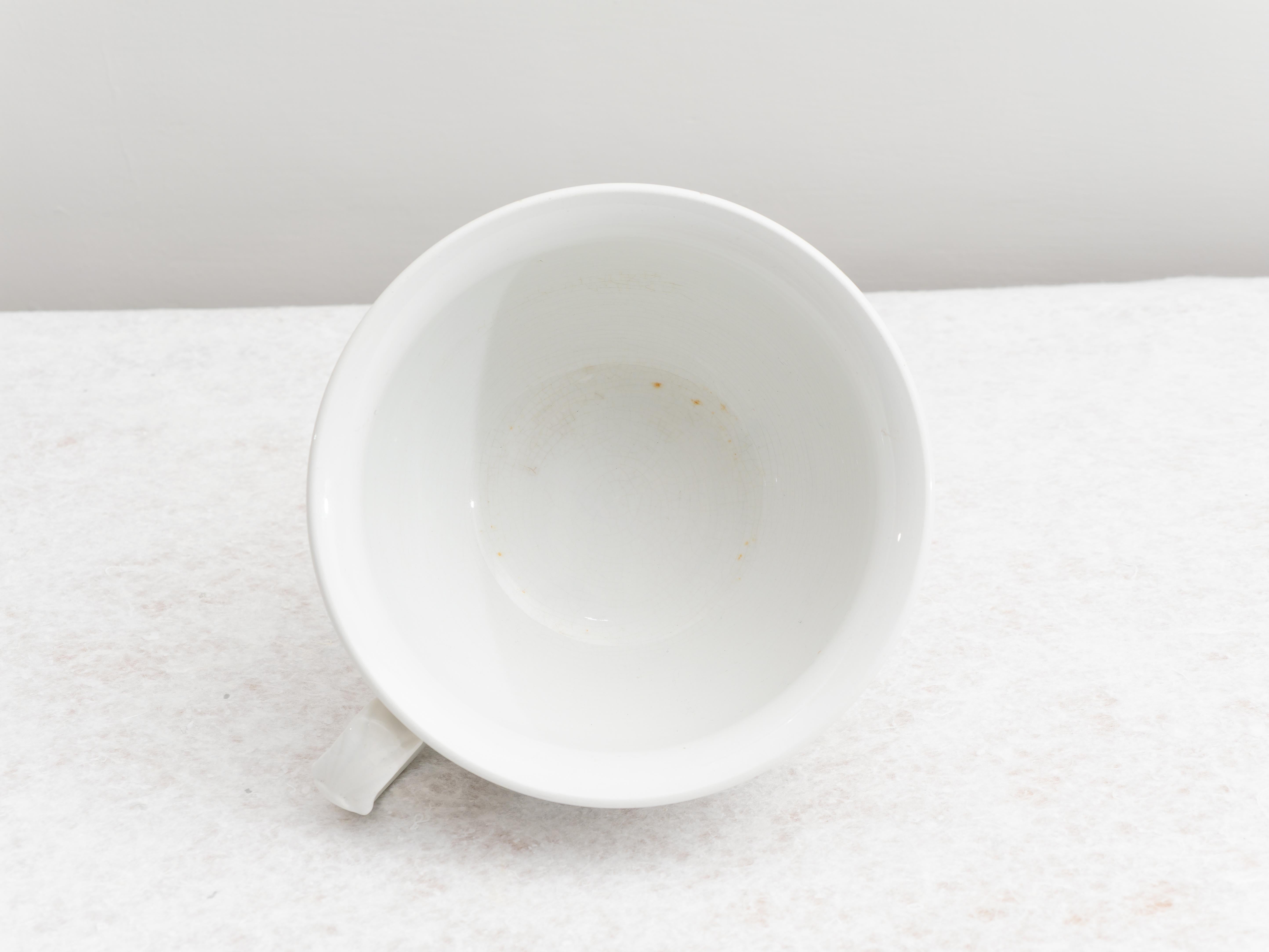 Vaso in ceramica bianca di S. C. Richard, Made in Italy, Anni '20. 
Grazioso Vaso in ceramica bianca / pitale realizzato da S. C. Richard nella prima metà del '900. 
può essere anche usato come portafrutta, portafiori e per mettere fiori secchi per