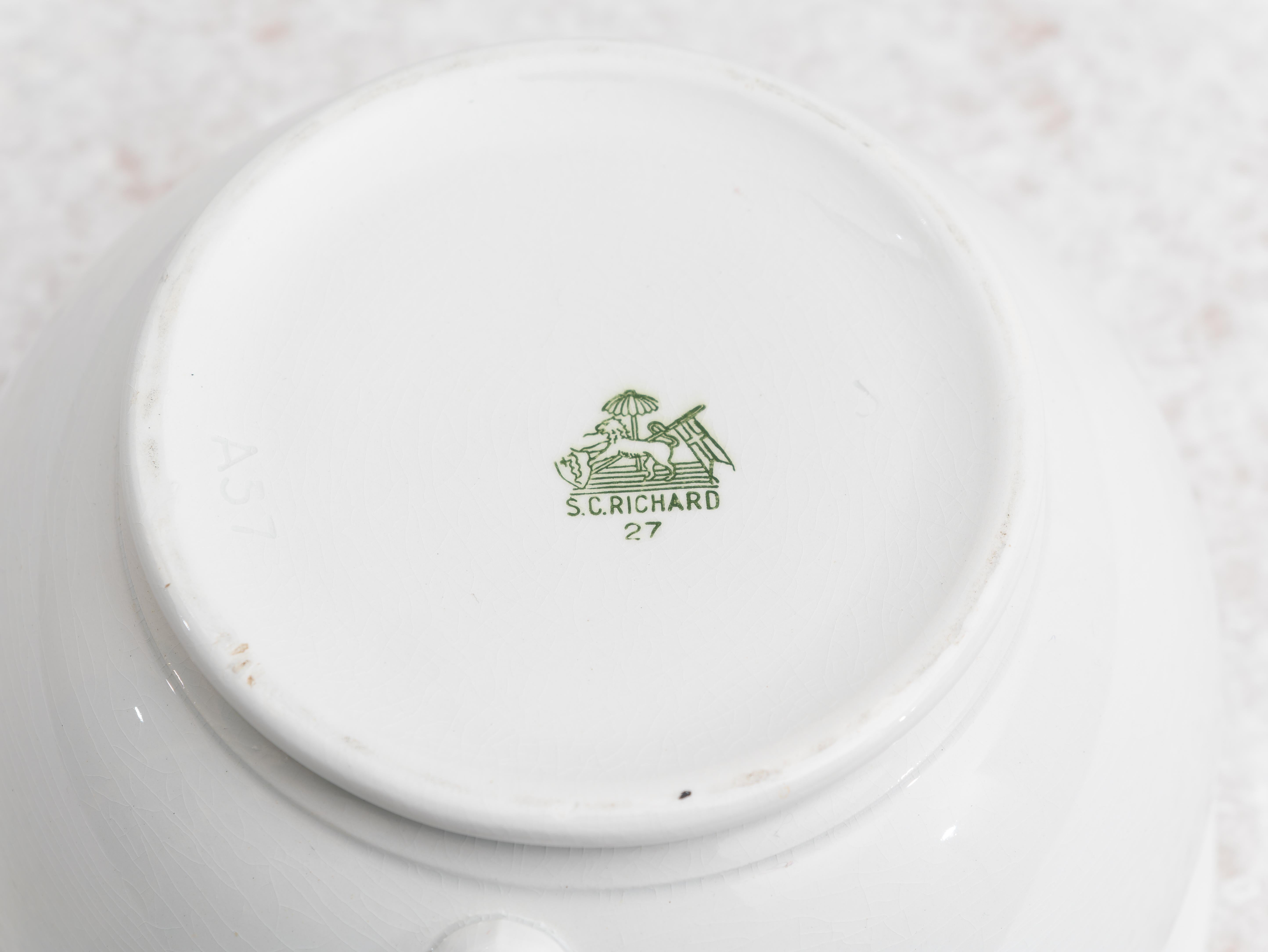 Mid-Century moderno Vaso in ceramica bianca di S. C. Richard, Anni '20 in vendita