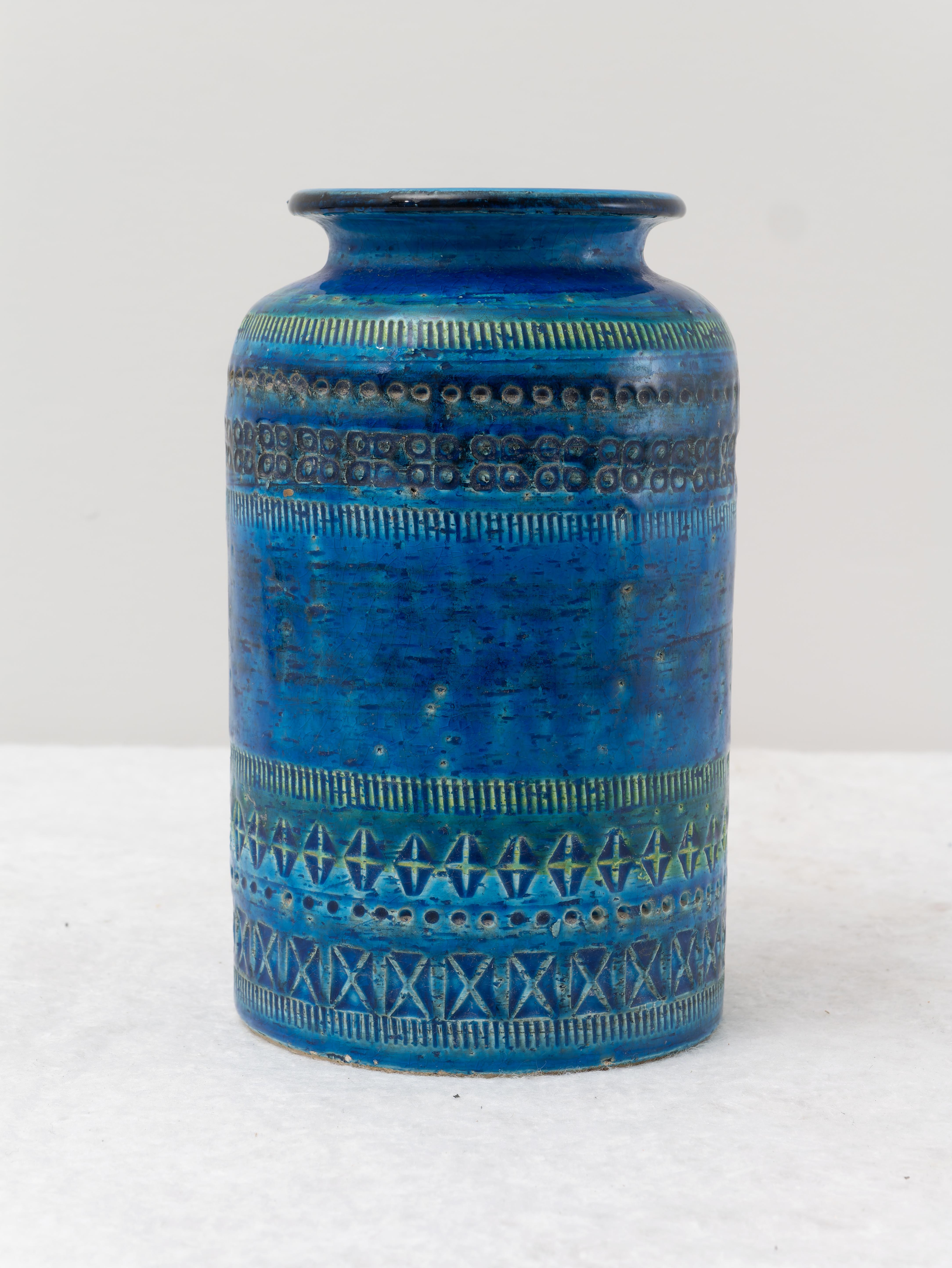 Vaso da centrotavola in ceramica blu di Montelupo e Londi del Medioevo per Bitossi, Made in Italy, Anni '60. 
Vaso da centrotavola in ceramica smaltata blu degli Anni '60. Questo articolo è stato disegnato da Flavia Montelupo e Aldo Londi per