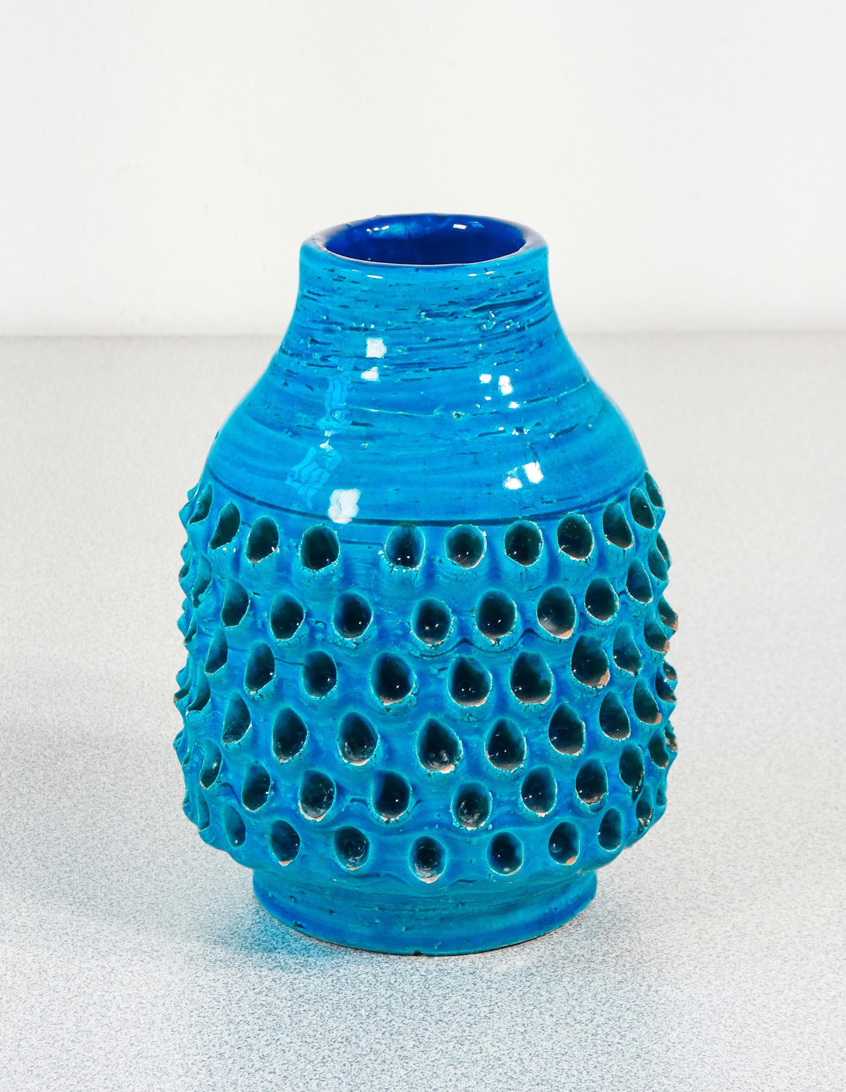 Vaso in ceramica
dipinta a mano,
design di Aldo LONDI
per Bitossi,
serie Rimini Blu.

ORIGINE
Italia

PERIODO
Anni 50/60

AUTORE
Aldo LONDI
Nato a Montelupo Fiorentino nel 1911, inizia giovanissimo a lavorare presso una locale fabbrica di ceramica.