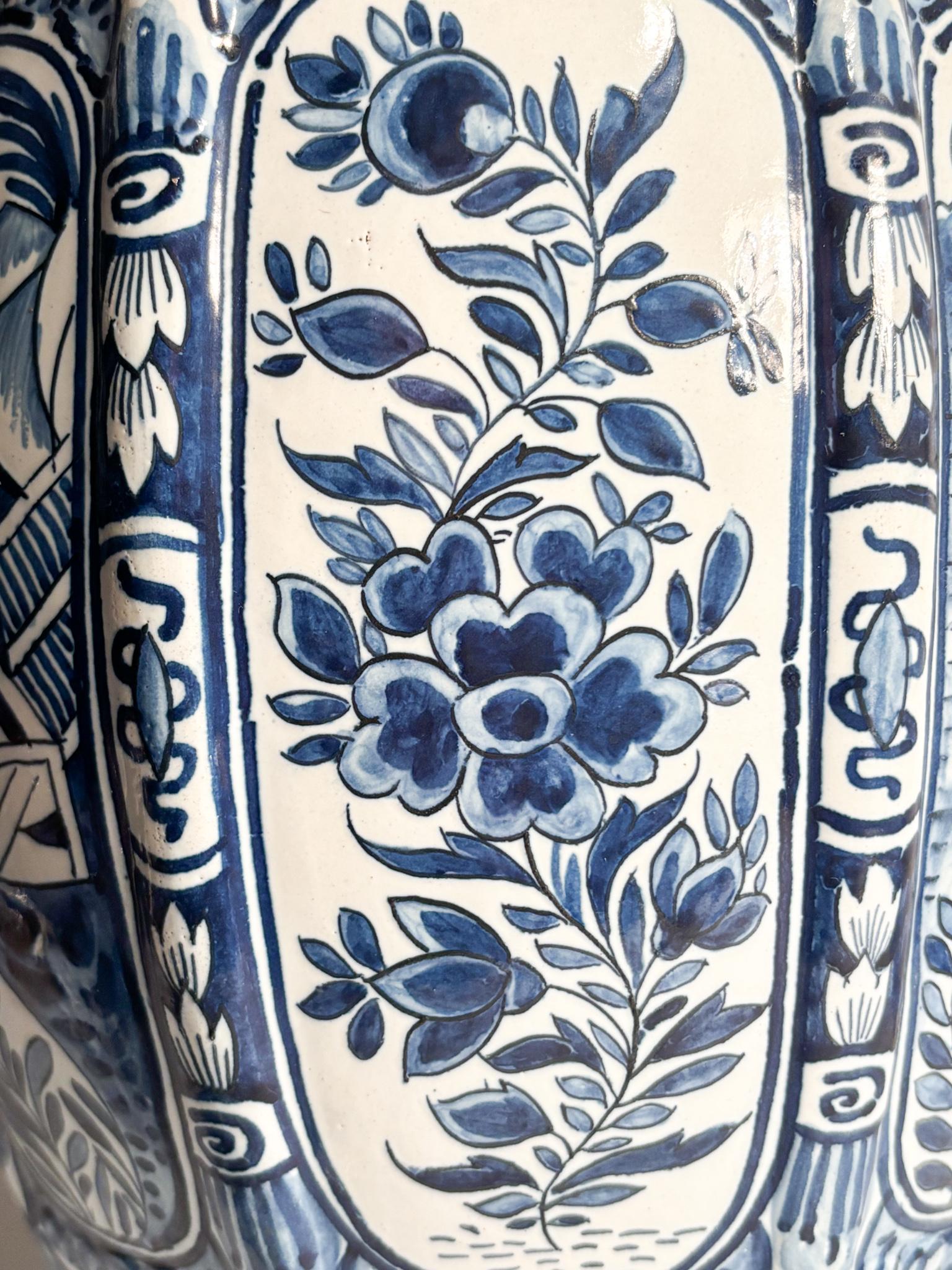 Vaso in Ceramica di Delft Bianco e Blu Cobalto Primi Novecento in vendita 5