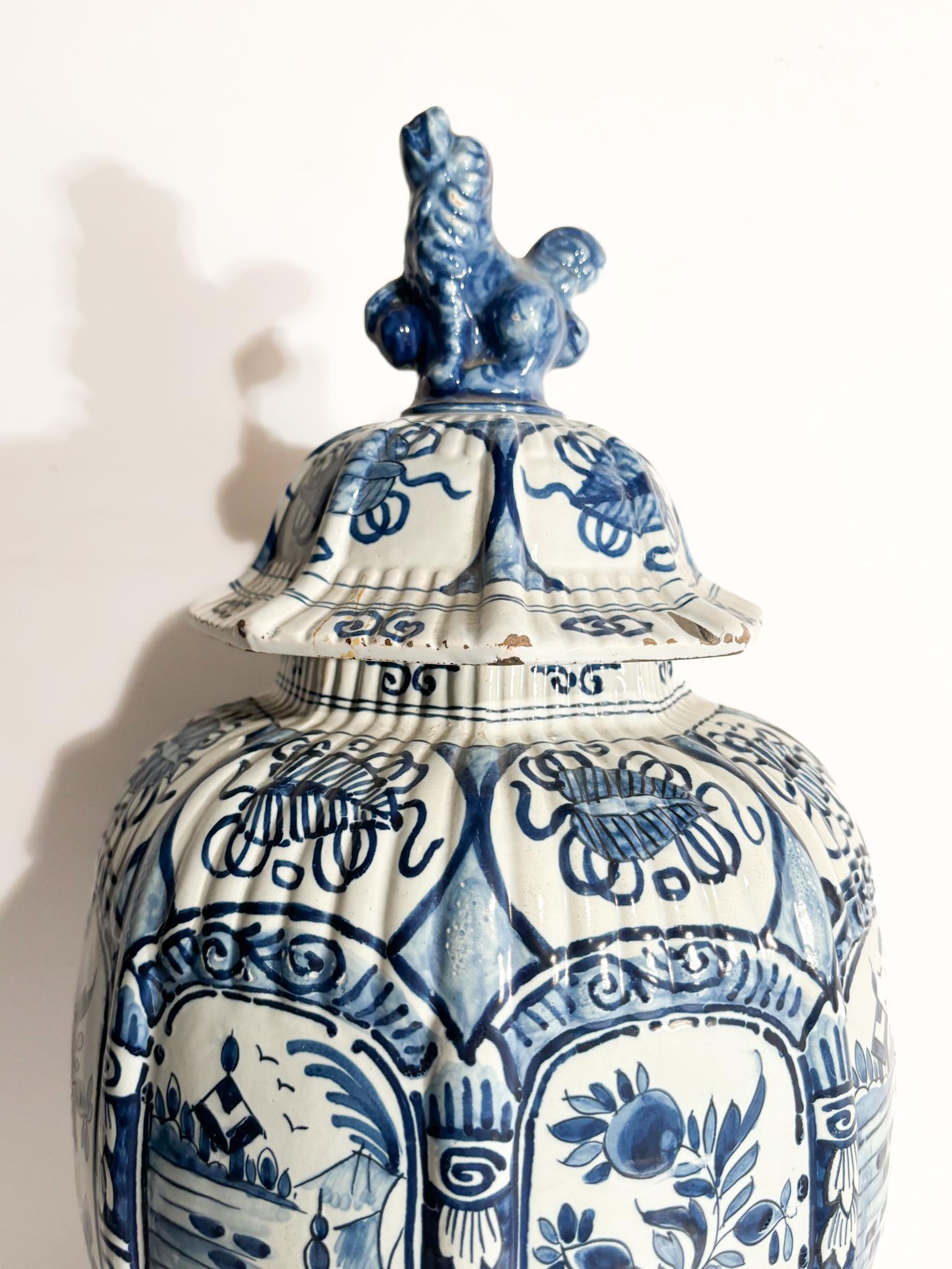 Olandese Vaso in Ceramica di Delft Bianco e Blu Cobalto Primi Novecento in vendita