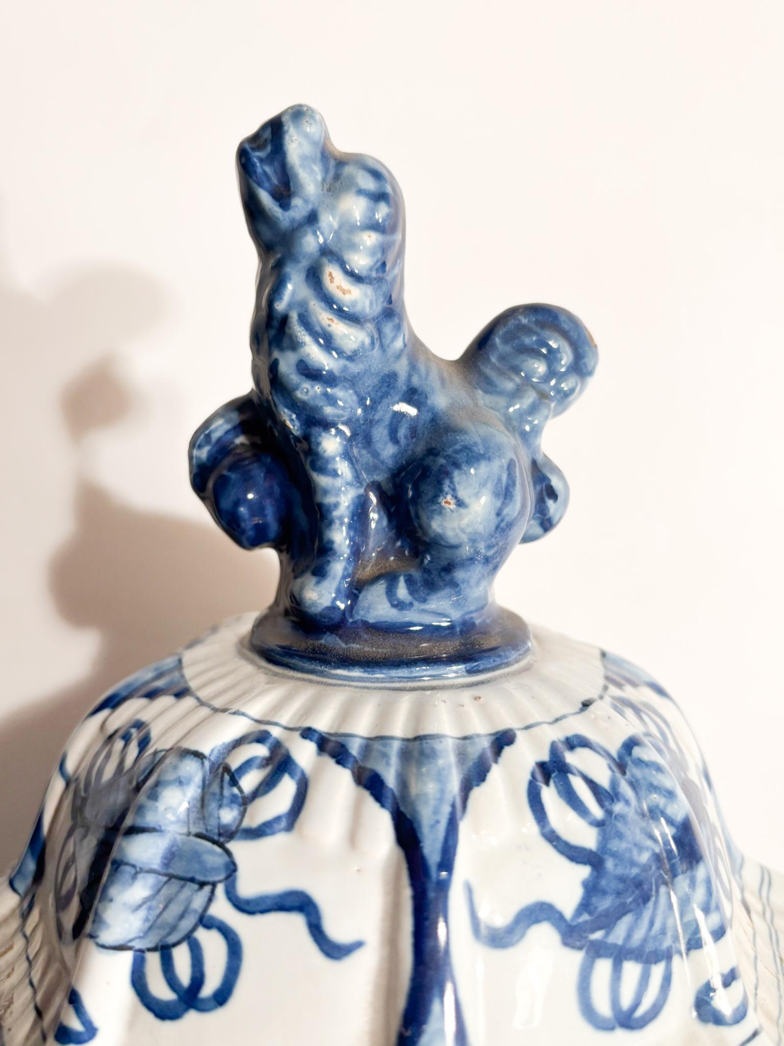Vaso in Ceramica di Delft Bianco e Blu Cobalto Primi Novecento in vendita 1