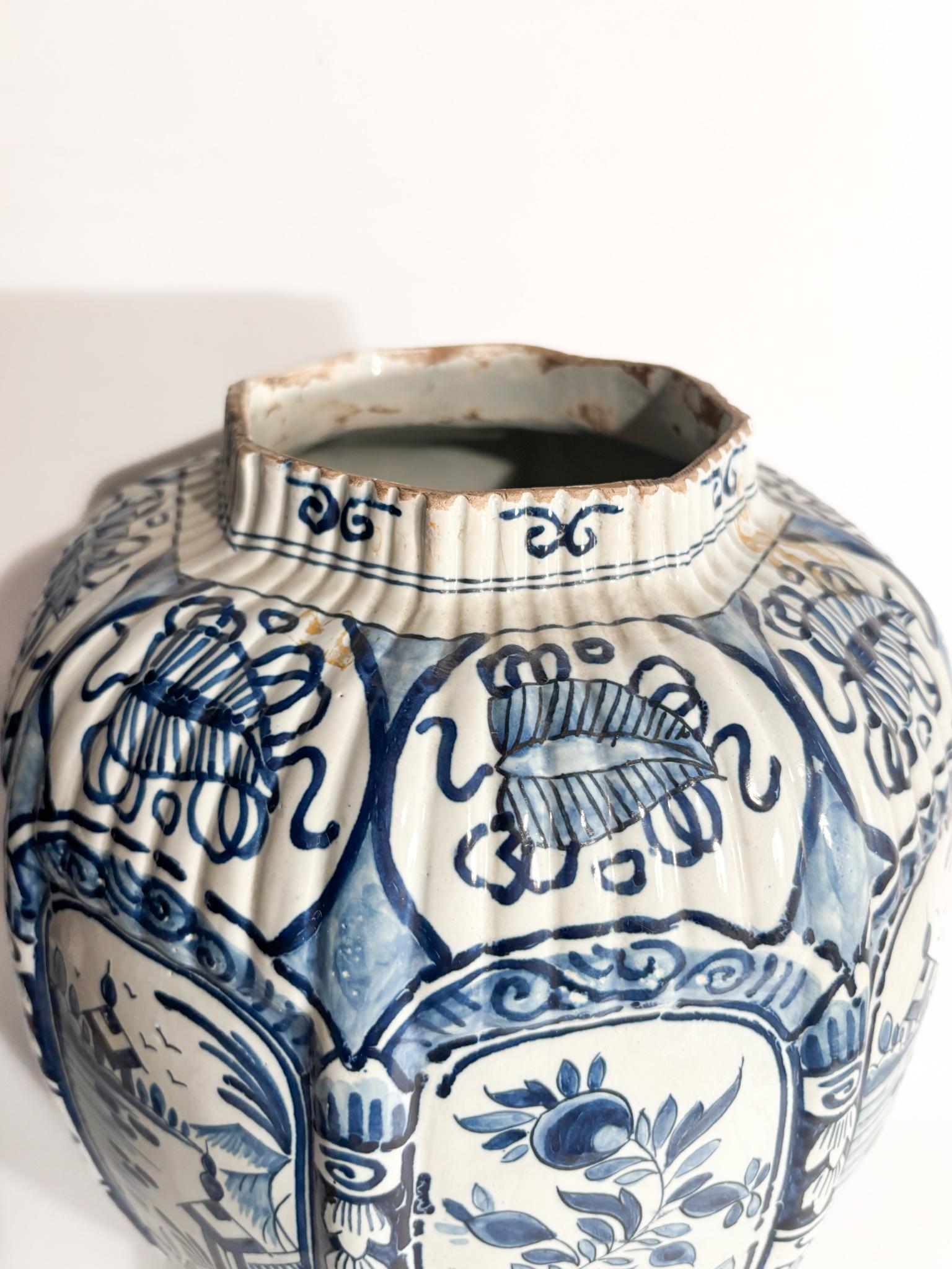 Vaso in Ceramica di Delft Bianco e Blu Cobalto Primi Novecento in vendita 3