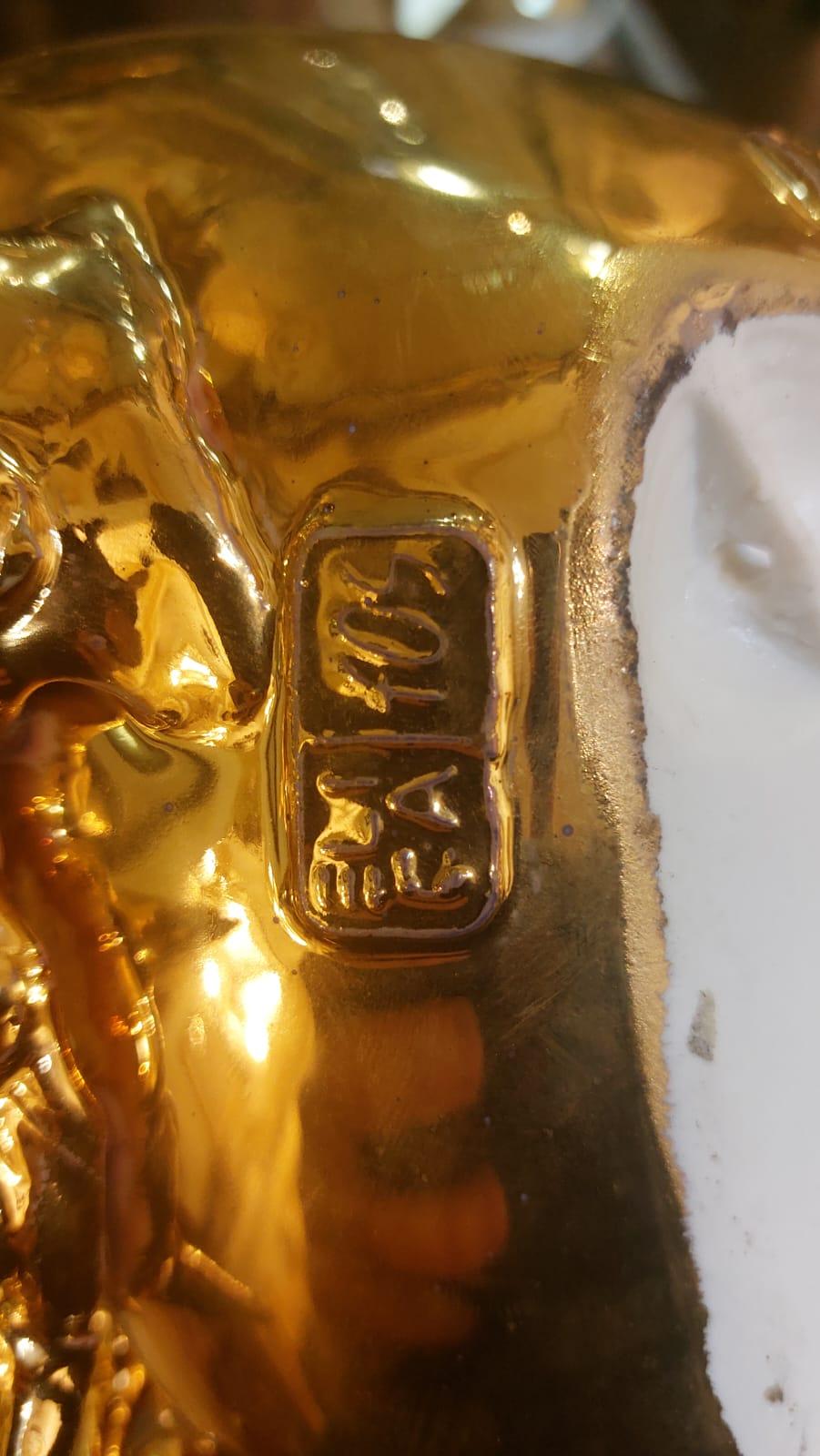 Golden ceramic vase with heart-shaped design For Sale 5