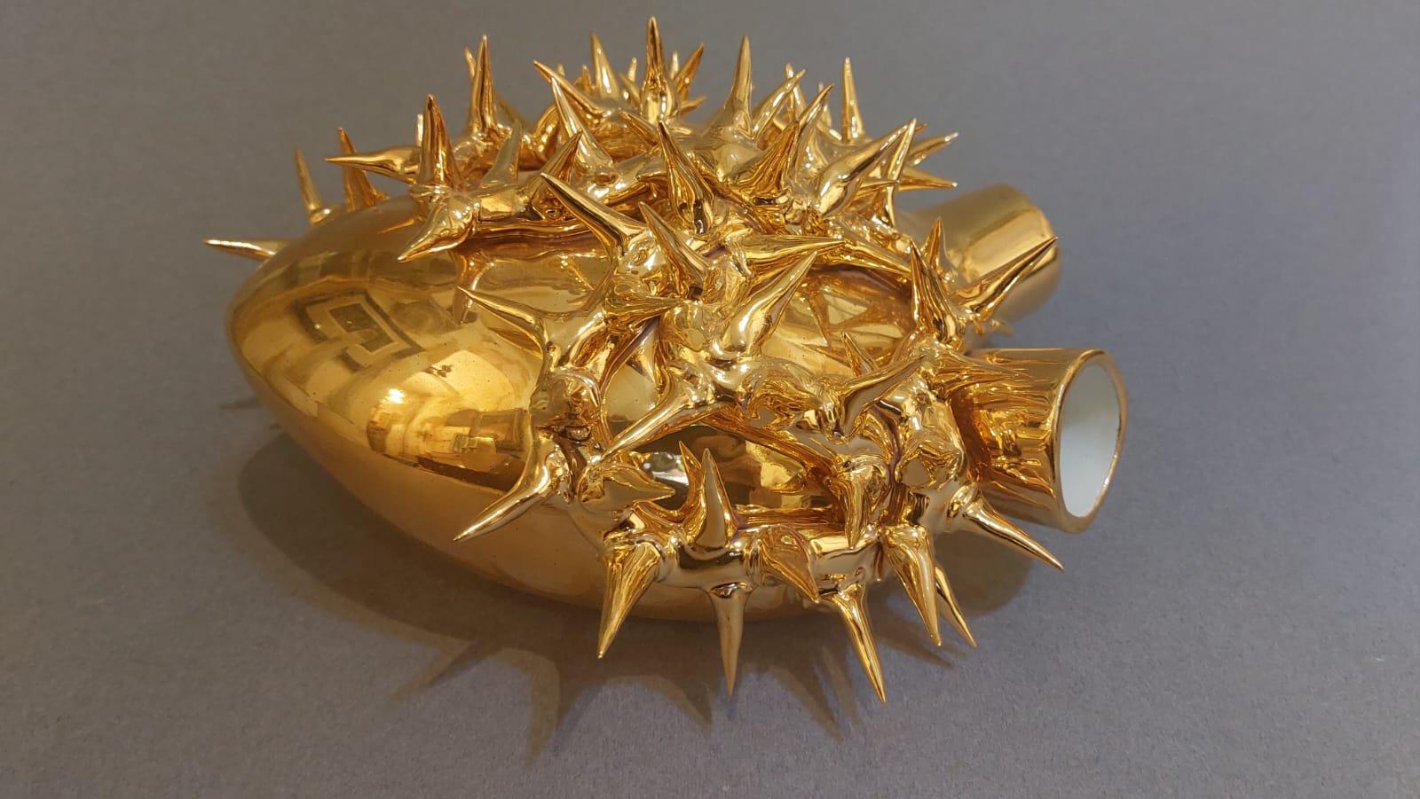 Post-Modern Golden ceramic vase with heart-shaped design For Sale