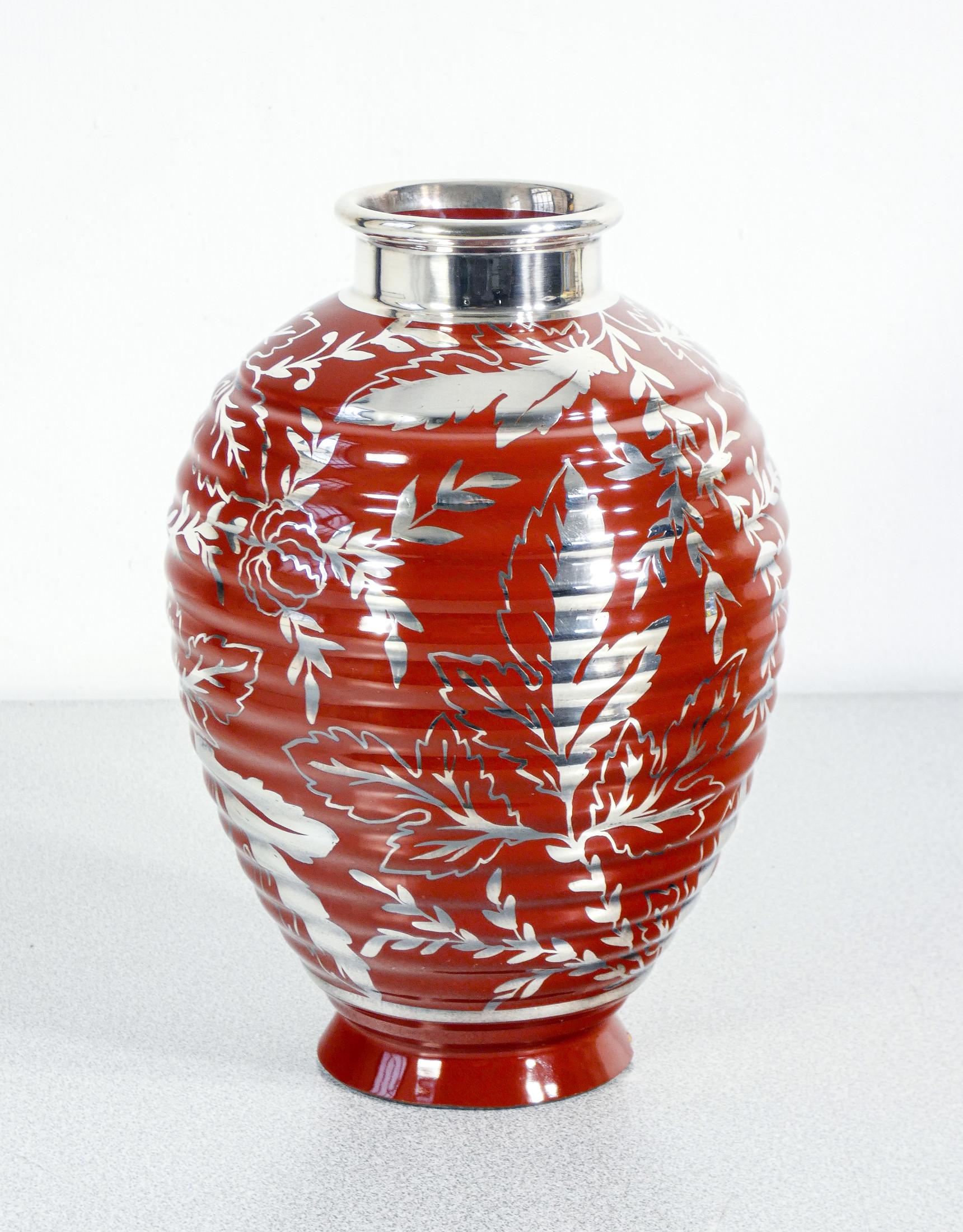 Vaso in ceramica e lamina d'argento, design Giò PONTI per Richard Ginori. 1930s In condizioni buone in vendita a Torino, IT