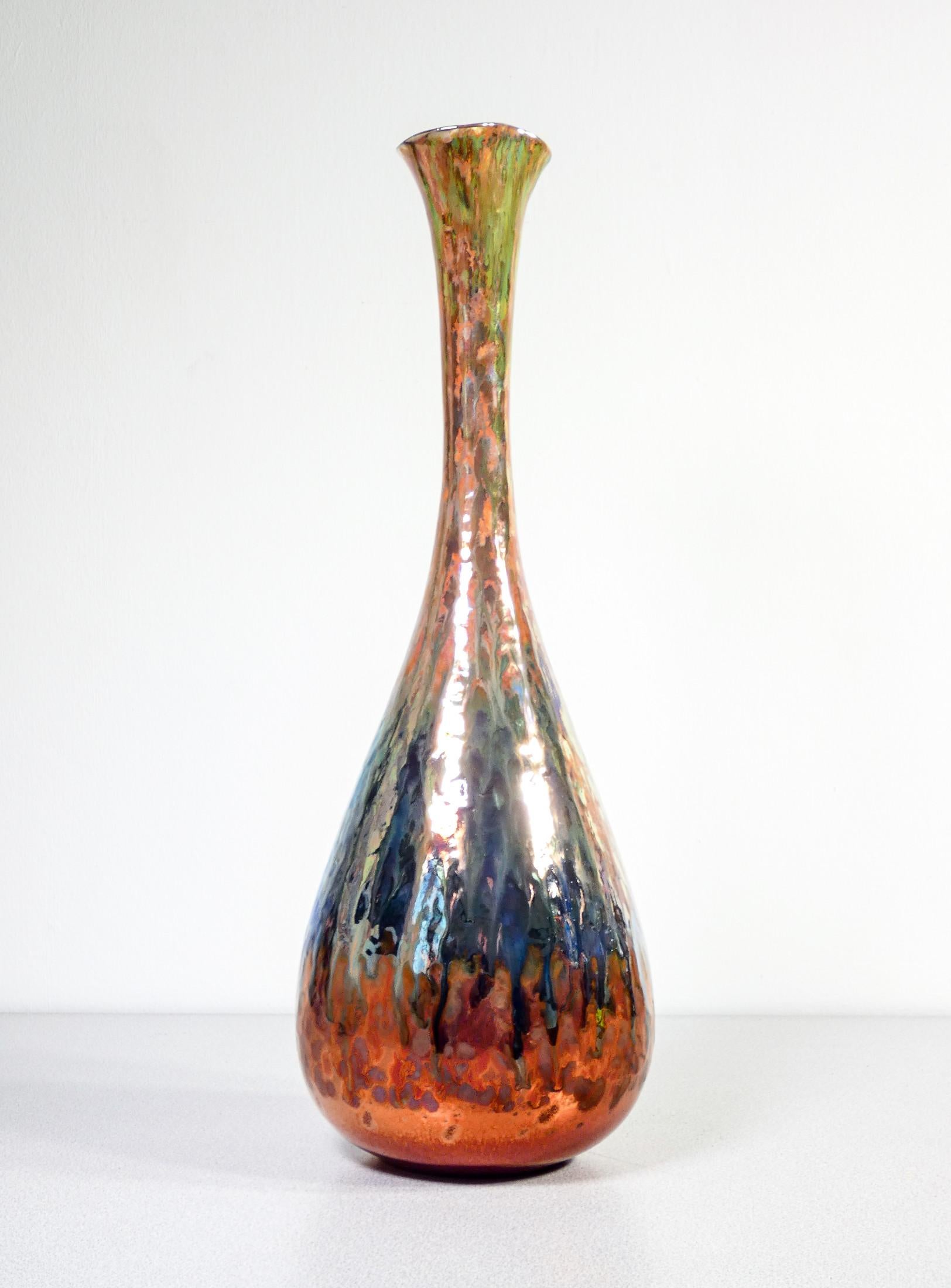 Céramique Vase en céramique signé Vittoria MAZZOTTI, décoré de lustre. Albisola, 1960 en vente