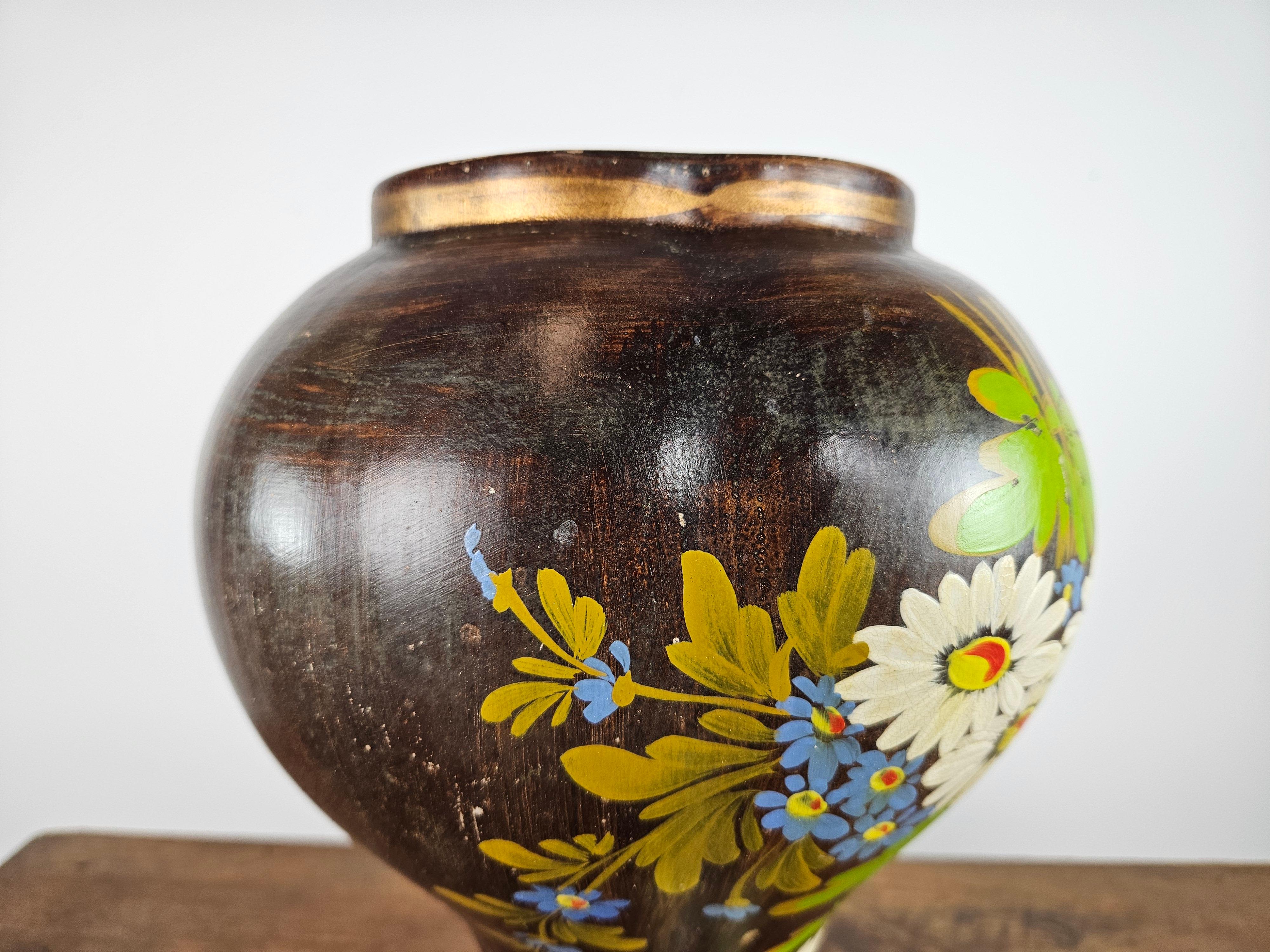Vaso in ceramica marrone con decori floreali anni '90 in vendita 9