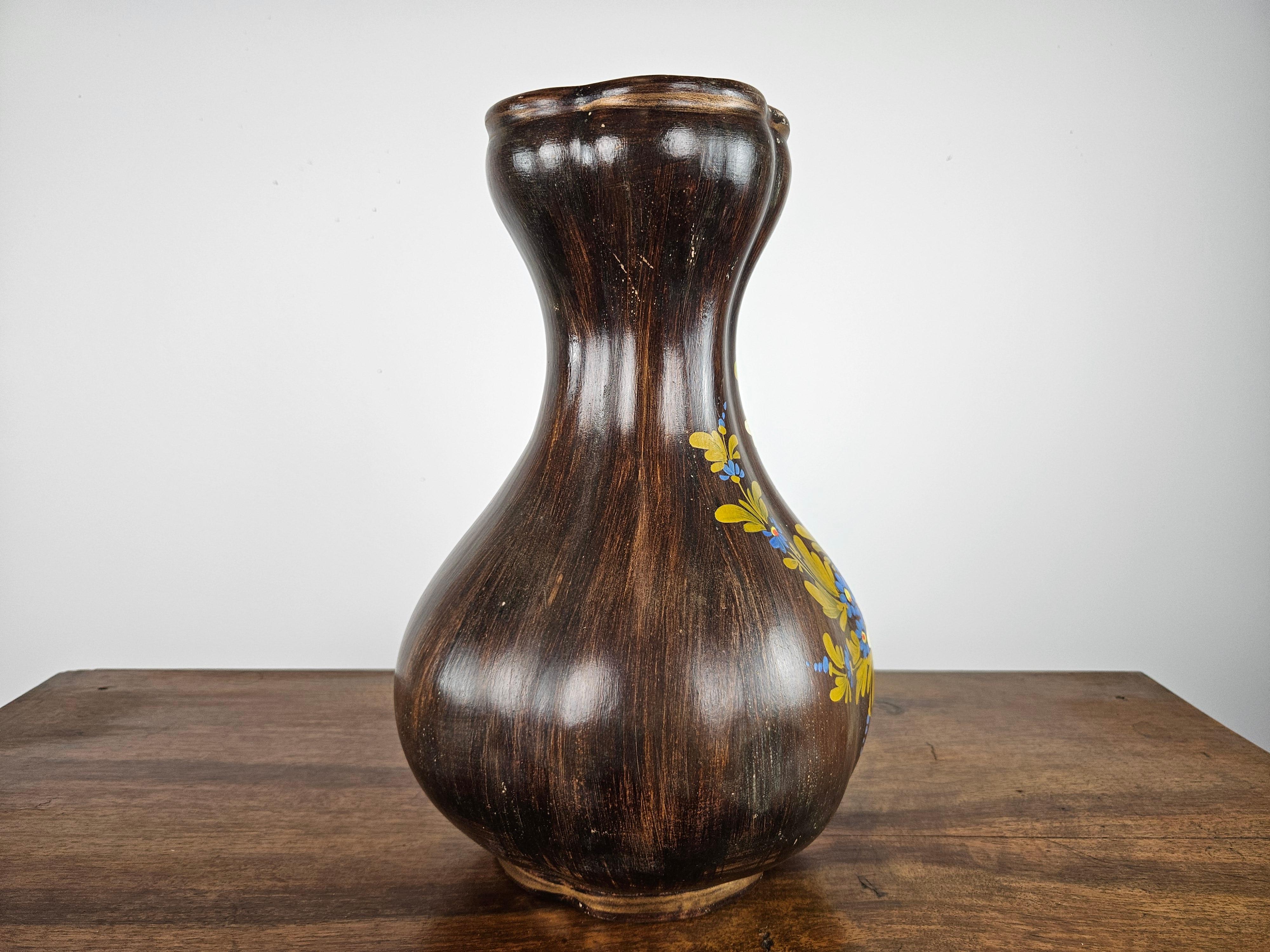 Italian Vaso in ceramica marrone con decori floreali anni '90 in vendita