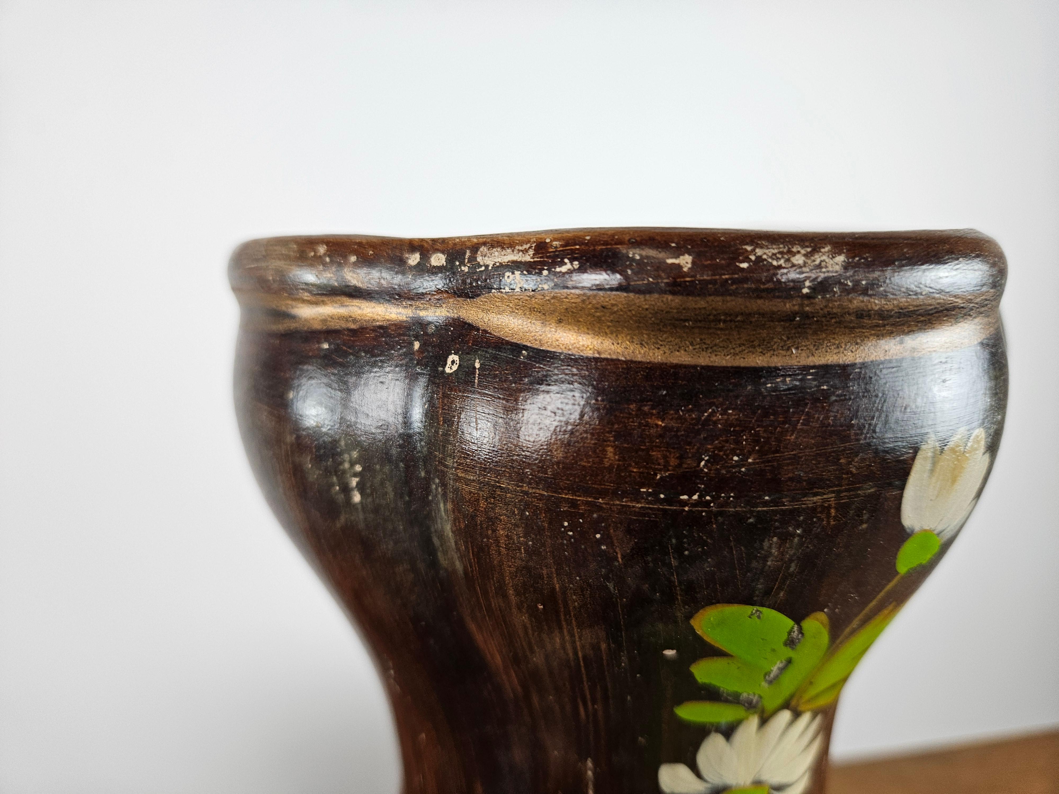 Vaso in ceramica marrone con decori floreali anni '90 in vendita 2