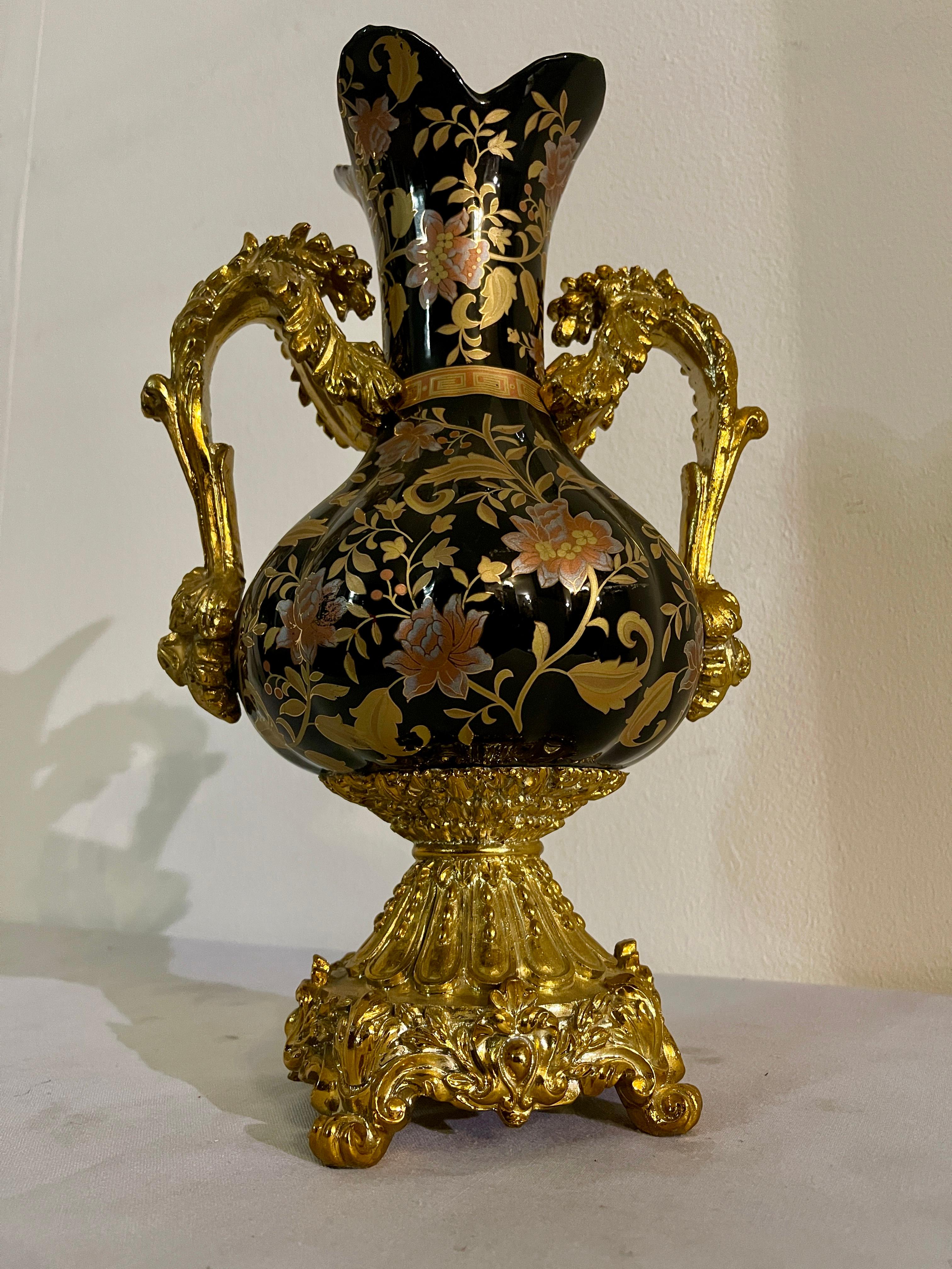 Vase aus Keramik und schwarzem Harz mit goldenem Dekor Vintage 1990er Jahre italienisches Geschirr im Angebot 3