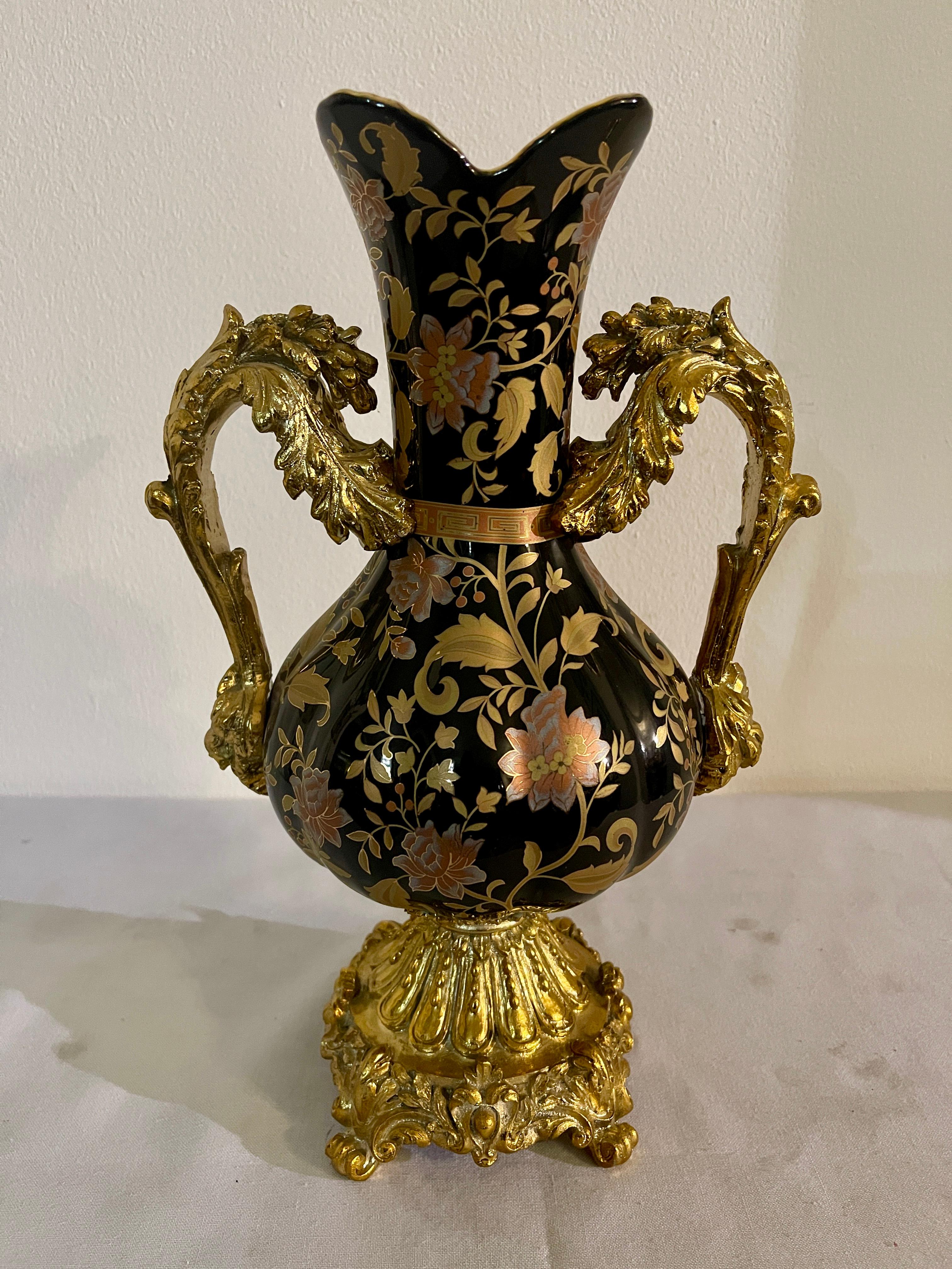 Schwarze Keramikvase mit goldenem Dekor Vintage 1990er Jahre italienisches Geschirr