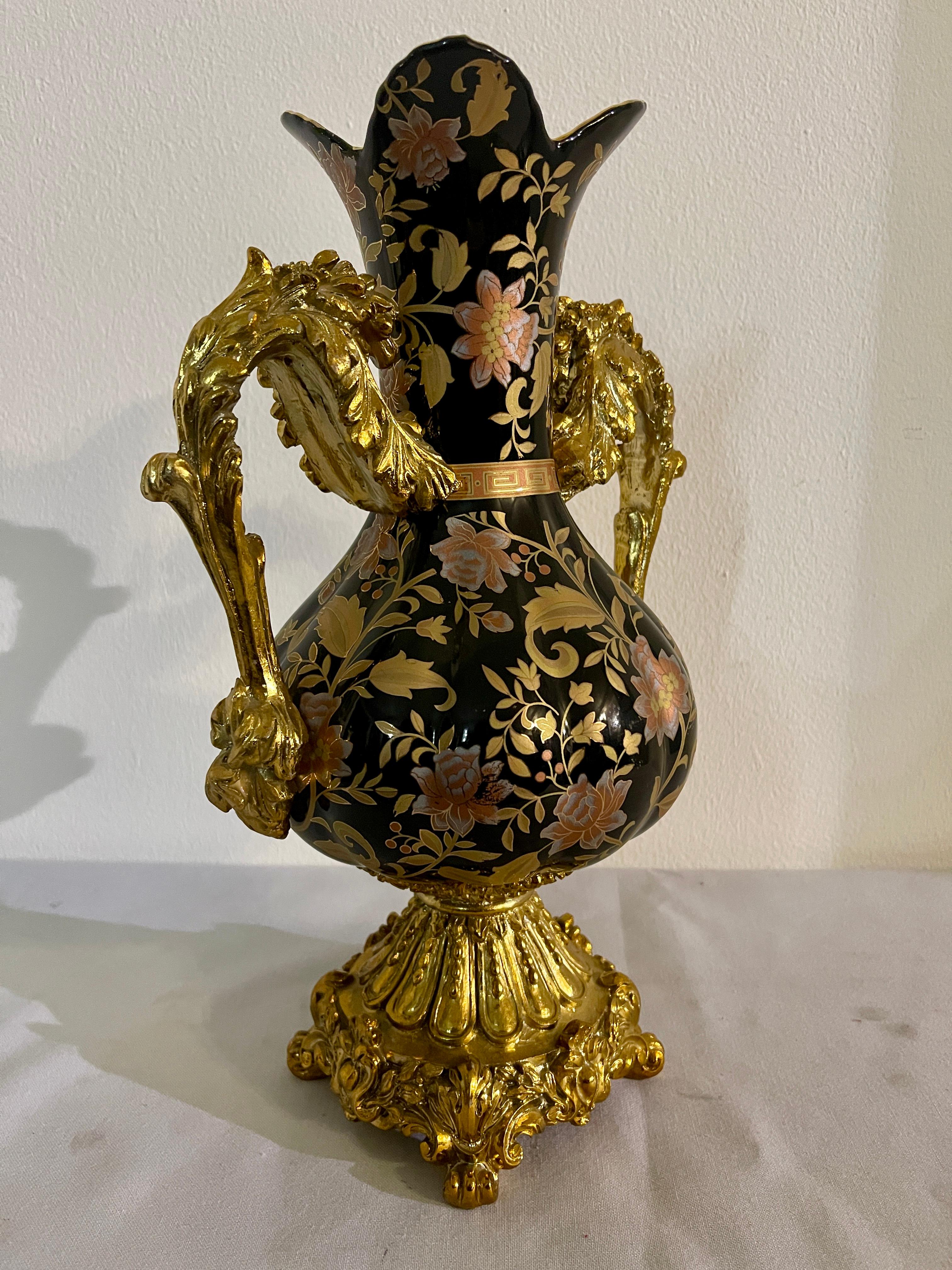Vase aus Keramik und schwarzem Harz mit goldenem Dekor Vintage 1990er Jahre italienisches Geschirr (Sonstiges) im Angebot