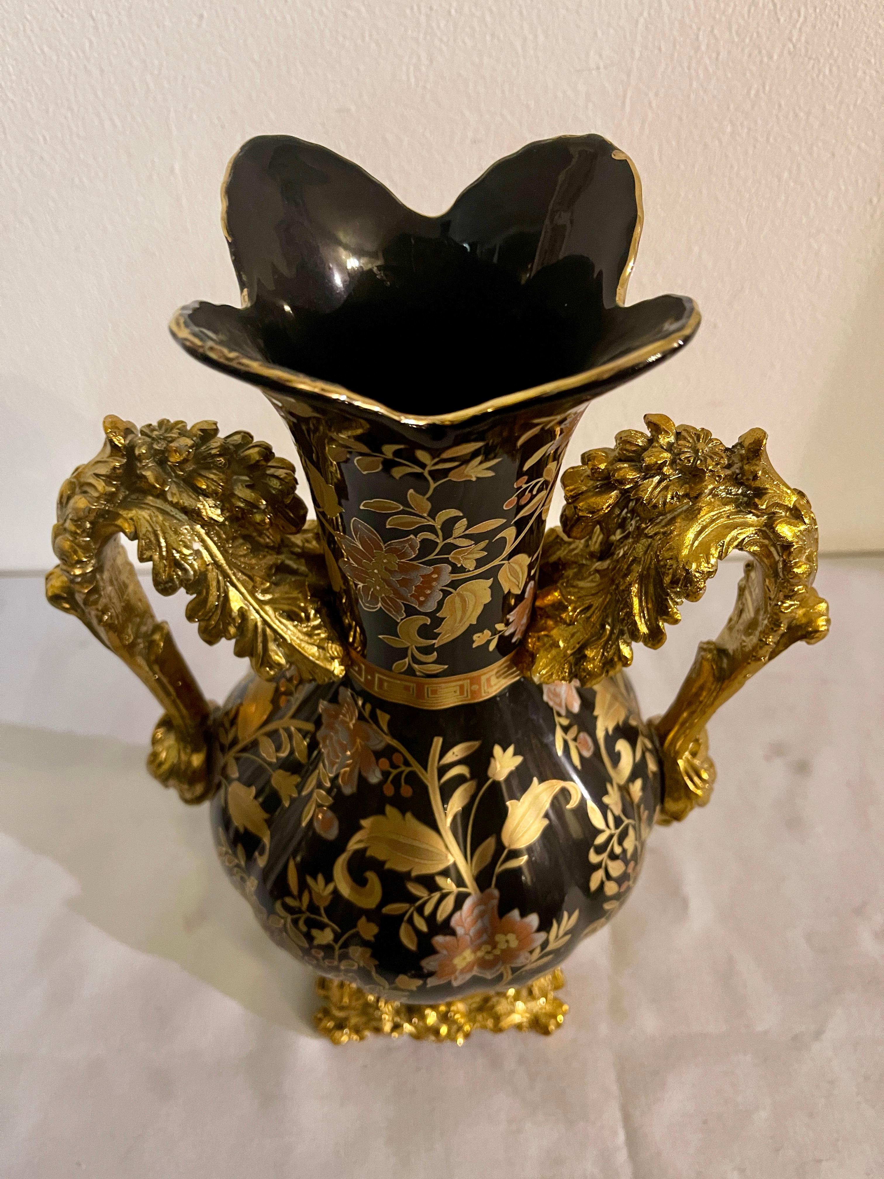 Vase aus Keramik und schwarzem Harz mit goldenem Dekor Vintage 1990er Jahre italienisches Geschirr im Zustand „Gut“ im Angebot in Cantù, IT