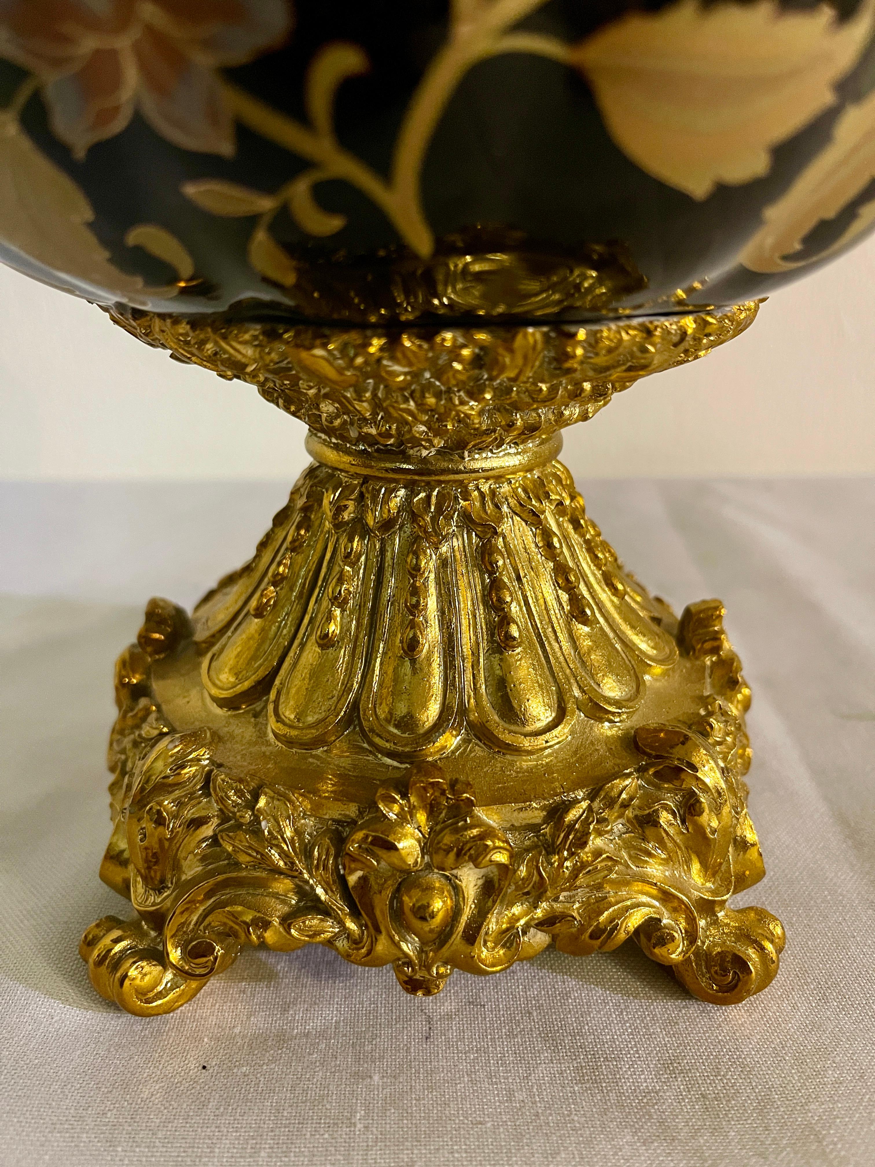 Vase aus Keramik und schwarzem Harz mit goldenem Dekor Vintage 1990er Jahre italienisches Geschirr (20th Century) im Angebot