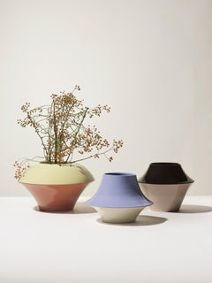 "Trottola", wheeled ceramic vase, black and dove-grey glaze, Gatti 1928 Faenza