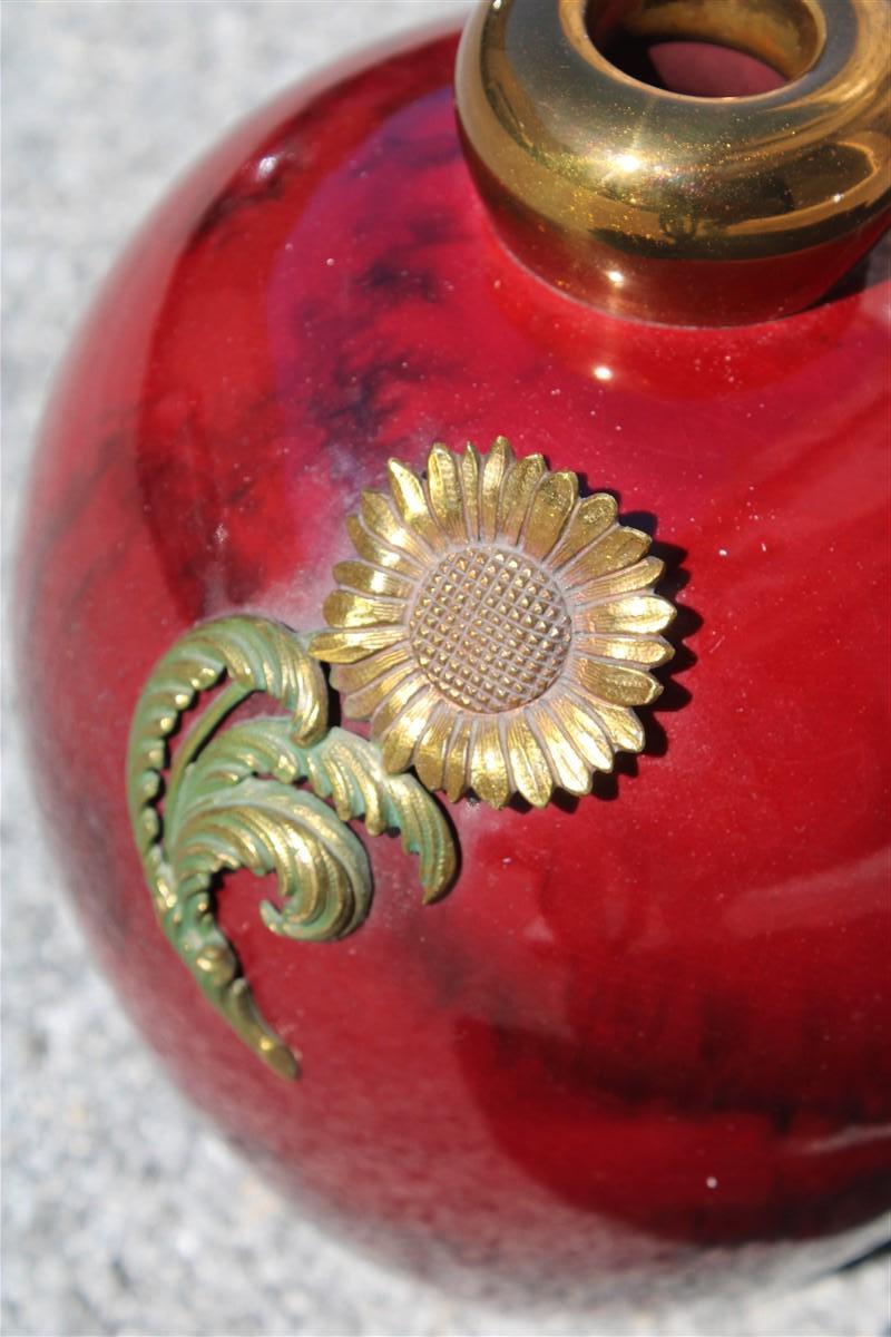 Vaso in ceramica rossa con inserti in oro e ottone 1930 Art Decò Italia in vendita 3