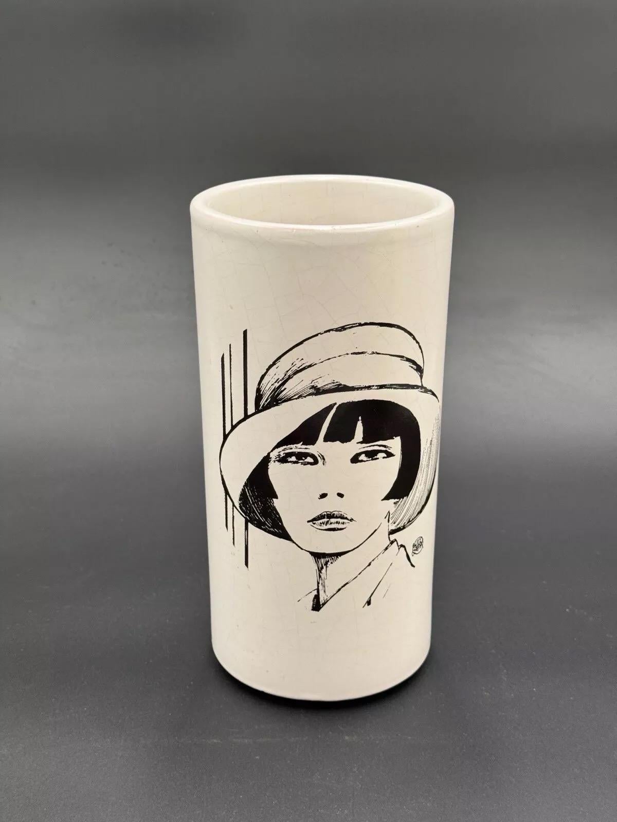 Italian Vaso In Ceramica Valentina Di Guido Crepax in vendita