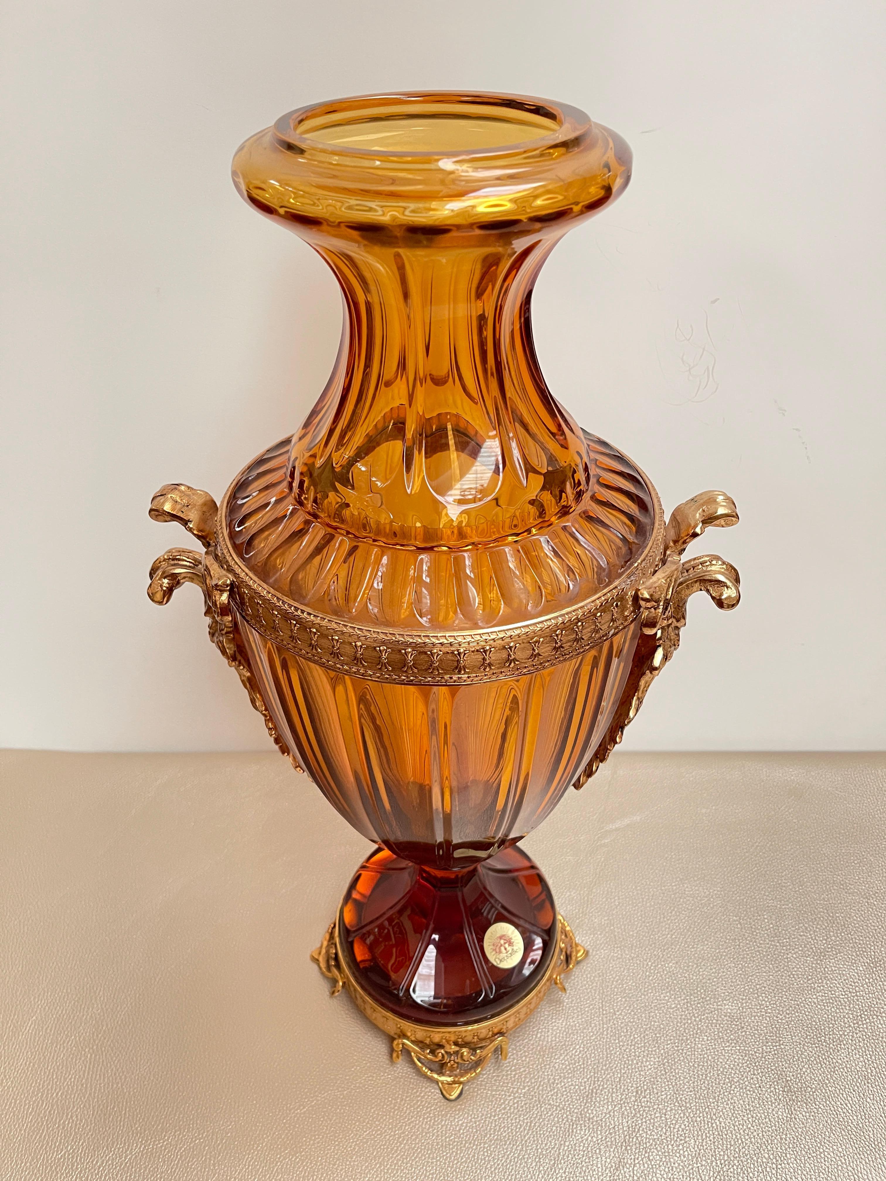 Vaso in Cristallo Soffiato Ambra con Montatura in Bronzo Dorato - Stile Neoclass in vendita 1