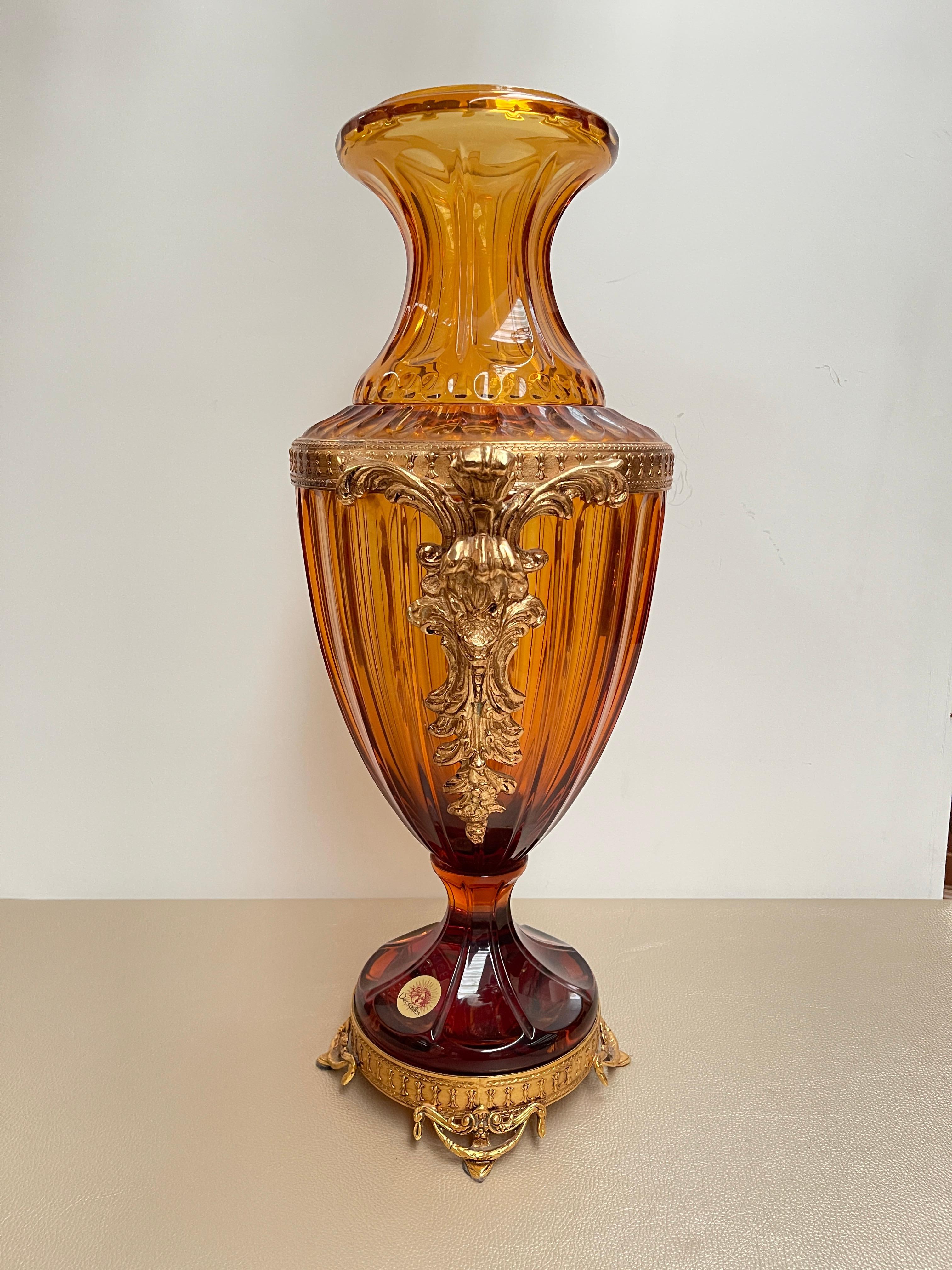 Vaso in Cristallo Soffiato Ambra con Montatura in Bronzo Dorato - Stile Neoclass in vendita 2