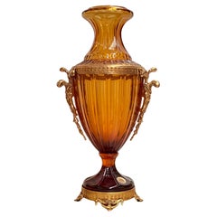 Vaso in Cristallo Soffiato Ambra con Montatura in Bronzo Dorato – Stile Neoclass