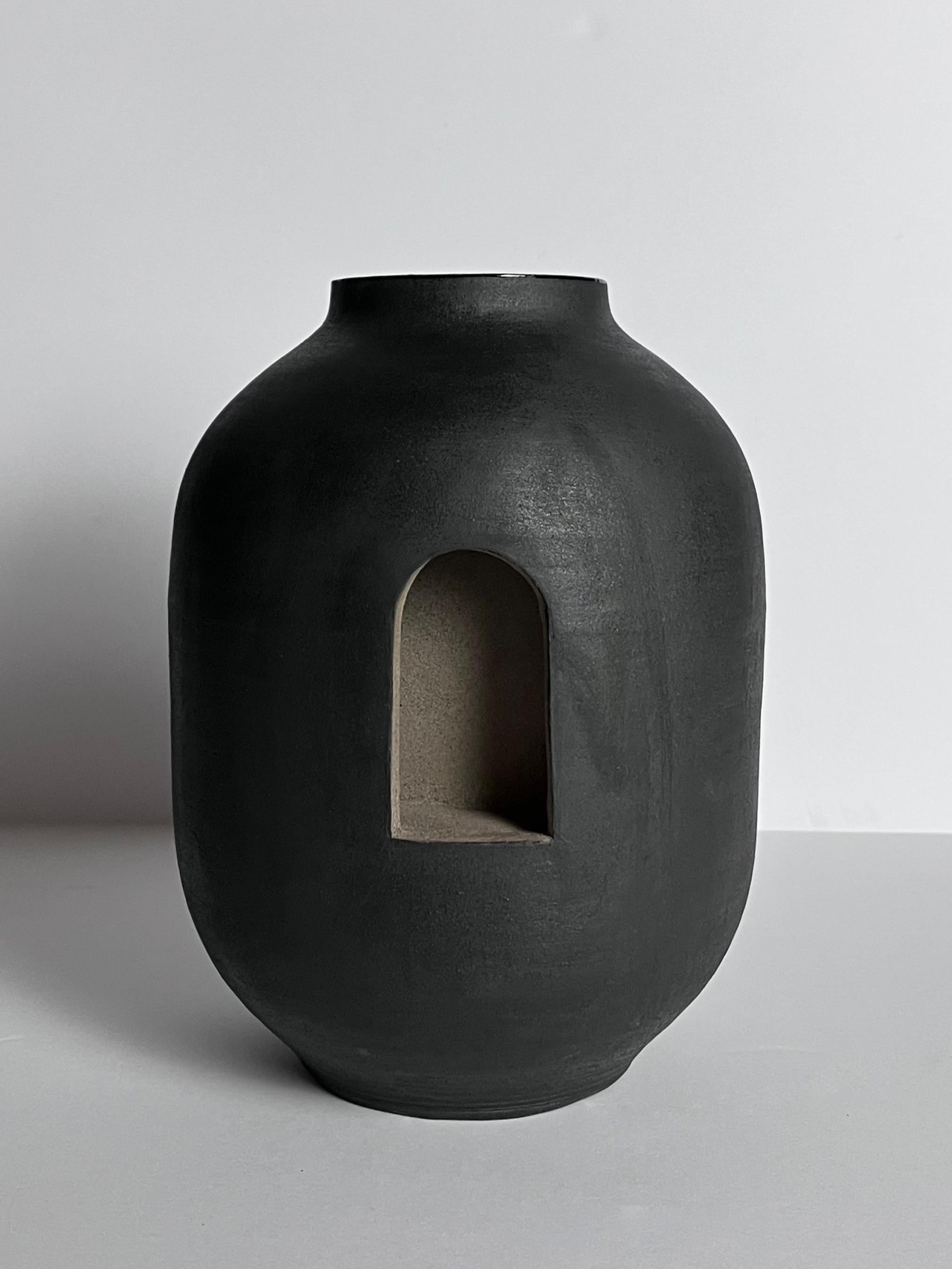 Vase en grès noir et gris ciment en vente 1