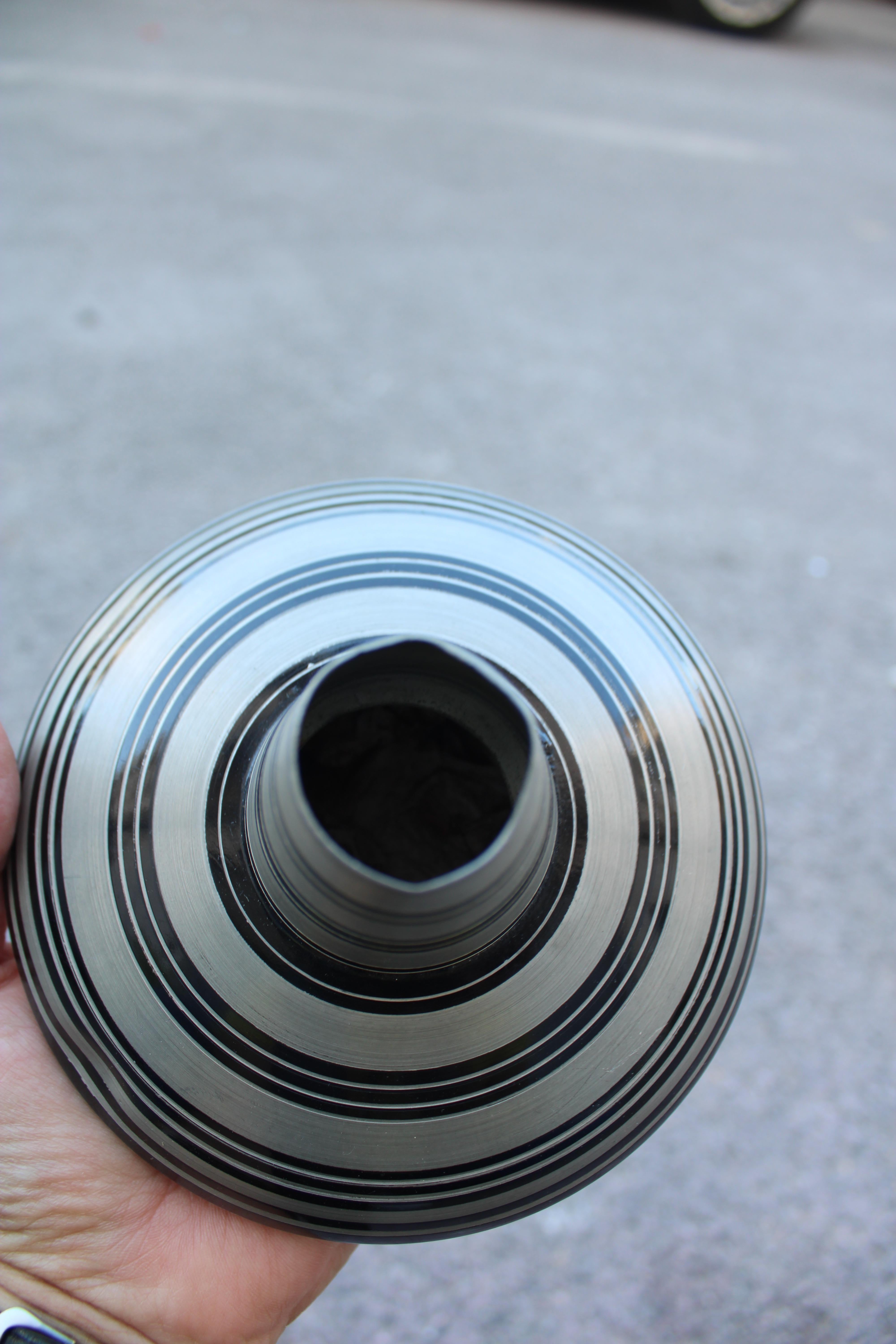 Late 20th Century Vaso in peltro con righe nere circolari Sottsass Style 1970 in vendita