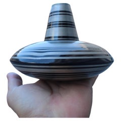 Vaso in peltro con righe nere circolari Sottsass Style 1970