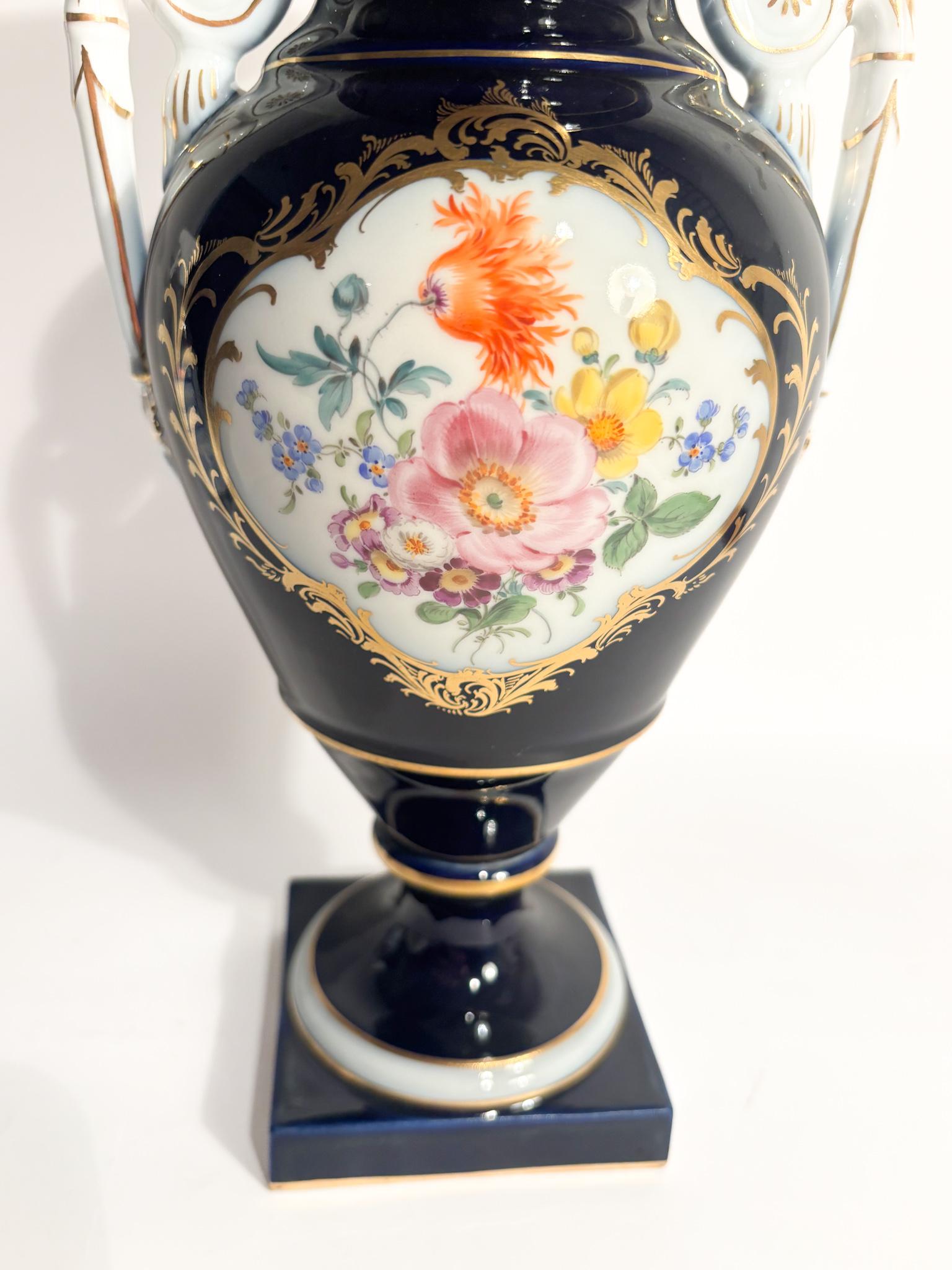 Vaso in Porcellana di Meissen Blu Cobalto Oro e Policromia del 1800 in vendita 4