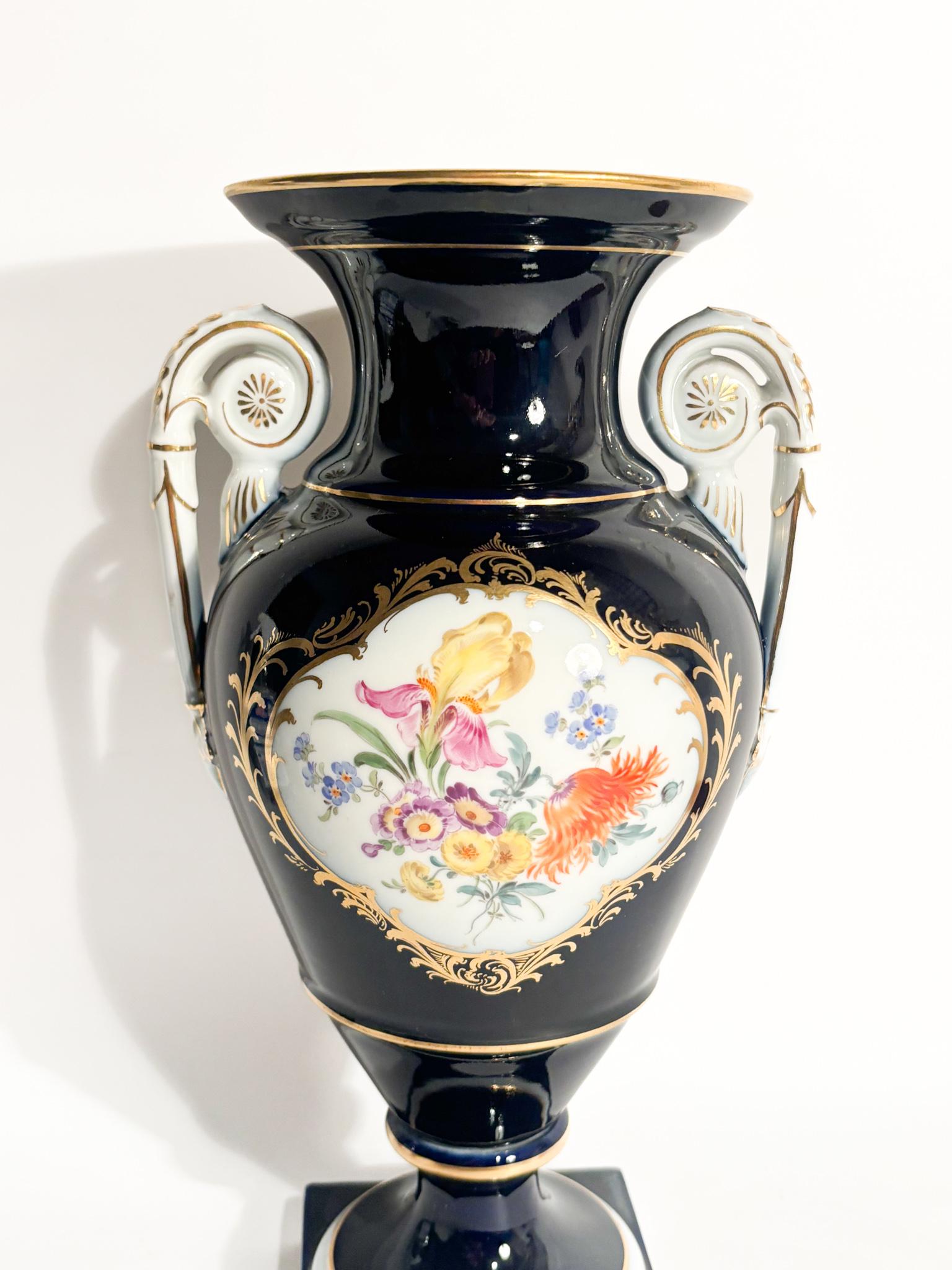 Stile impero Vaso in Porcellana di Meissen Blu Cobalto Oro e Policromia del 1800 in vendita