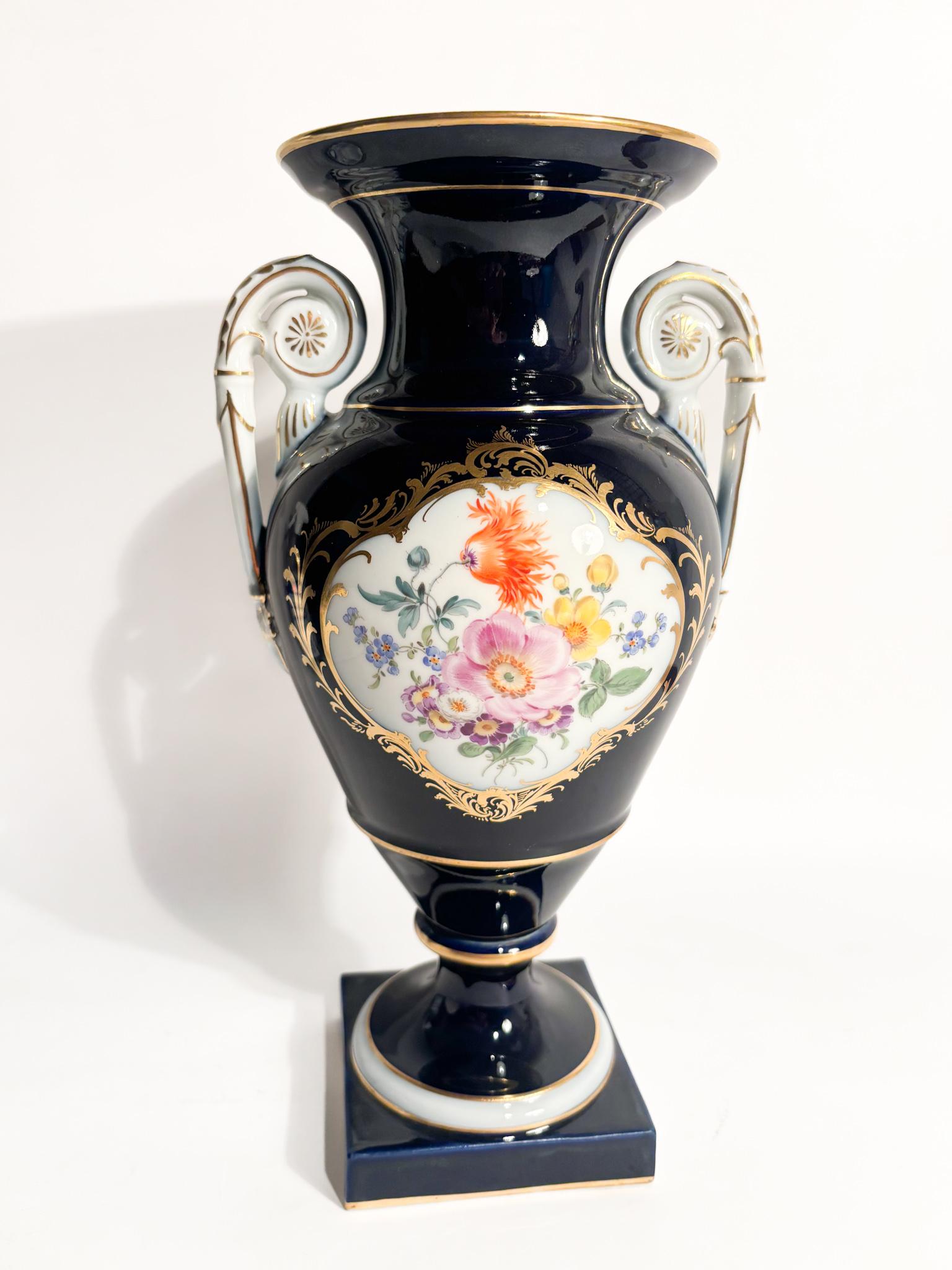 Vaso in Porcellana di Meissen Blu Cobalto Oro e Policromia del 1800 in vendita 2