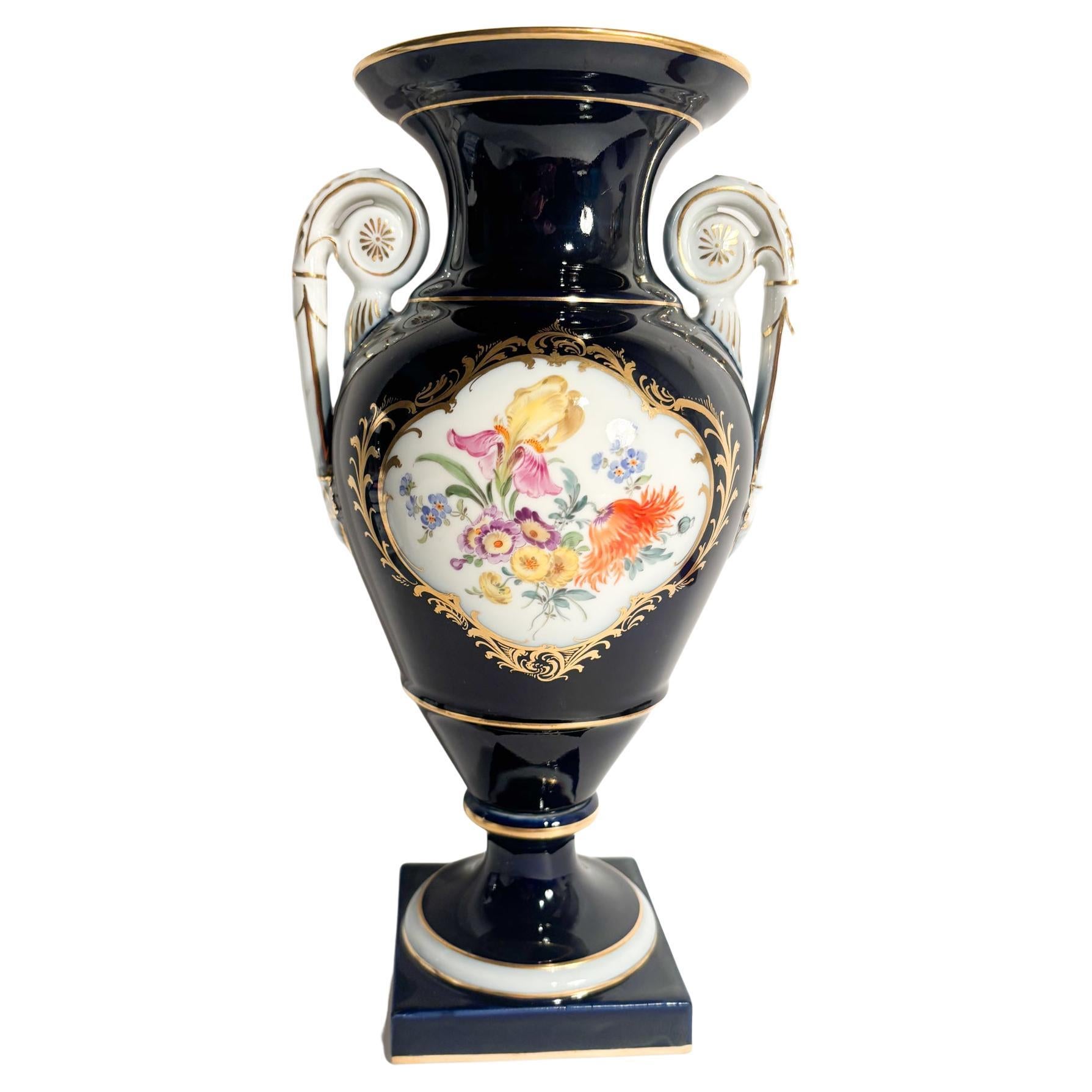 What is the difference between porcelain and ceramic vases?