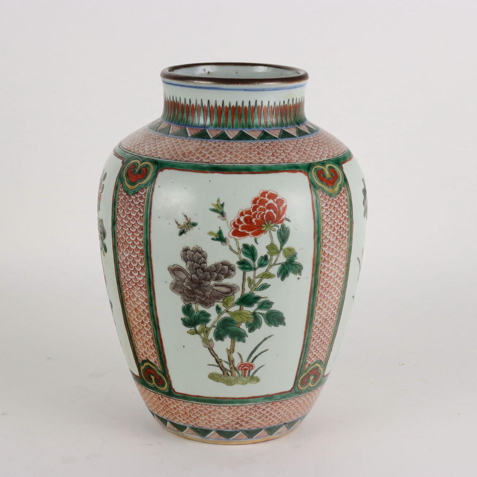Other Porcelain Vase Painted with Wucai Enamel China Shunzhi Era (1644-1661) For Sale