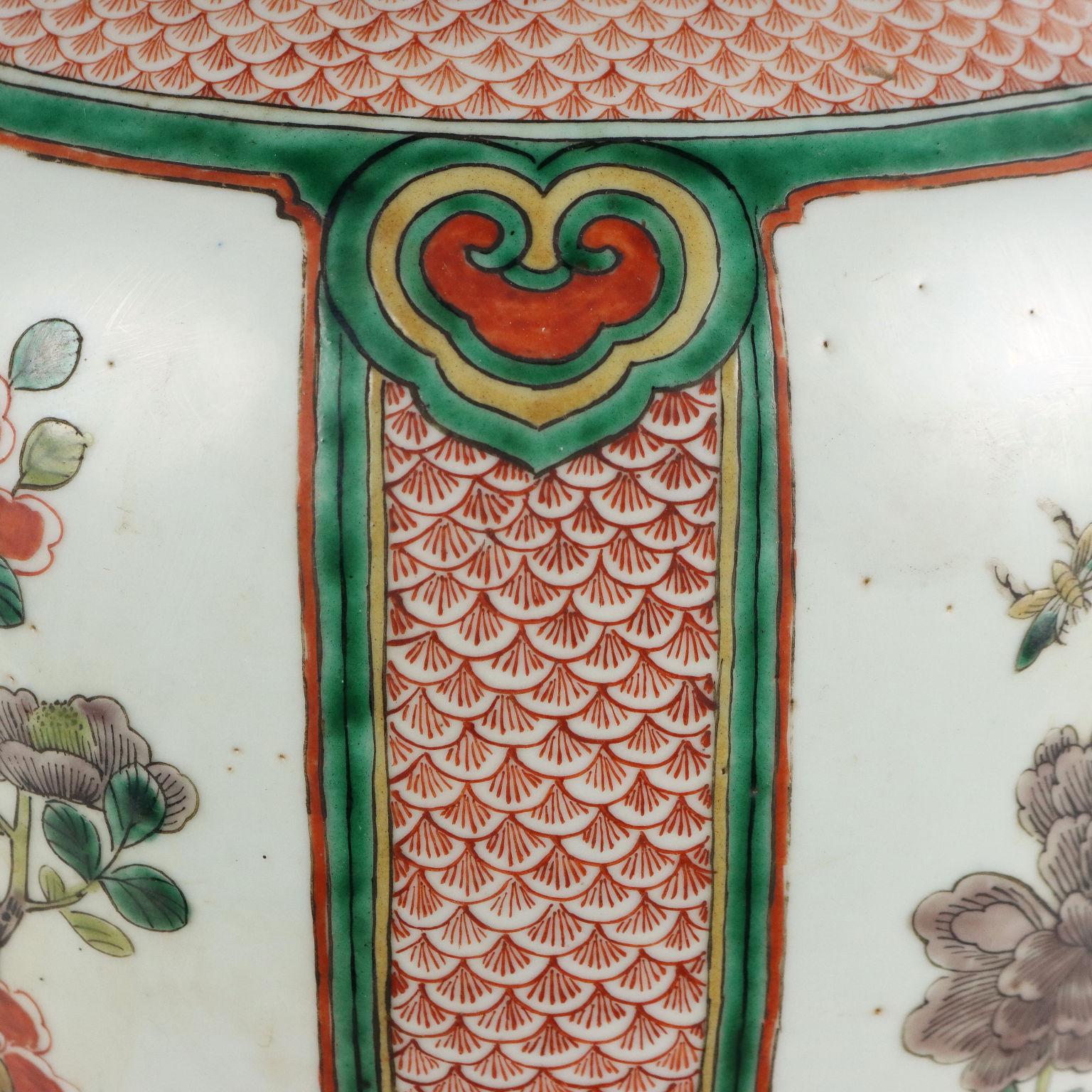 Porcelain Vase Painted with Wucai Enamel China Shunzhi Era (1644-1661) For Sale 1