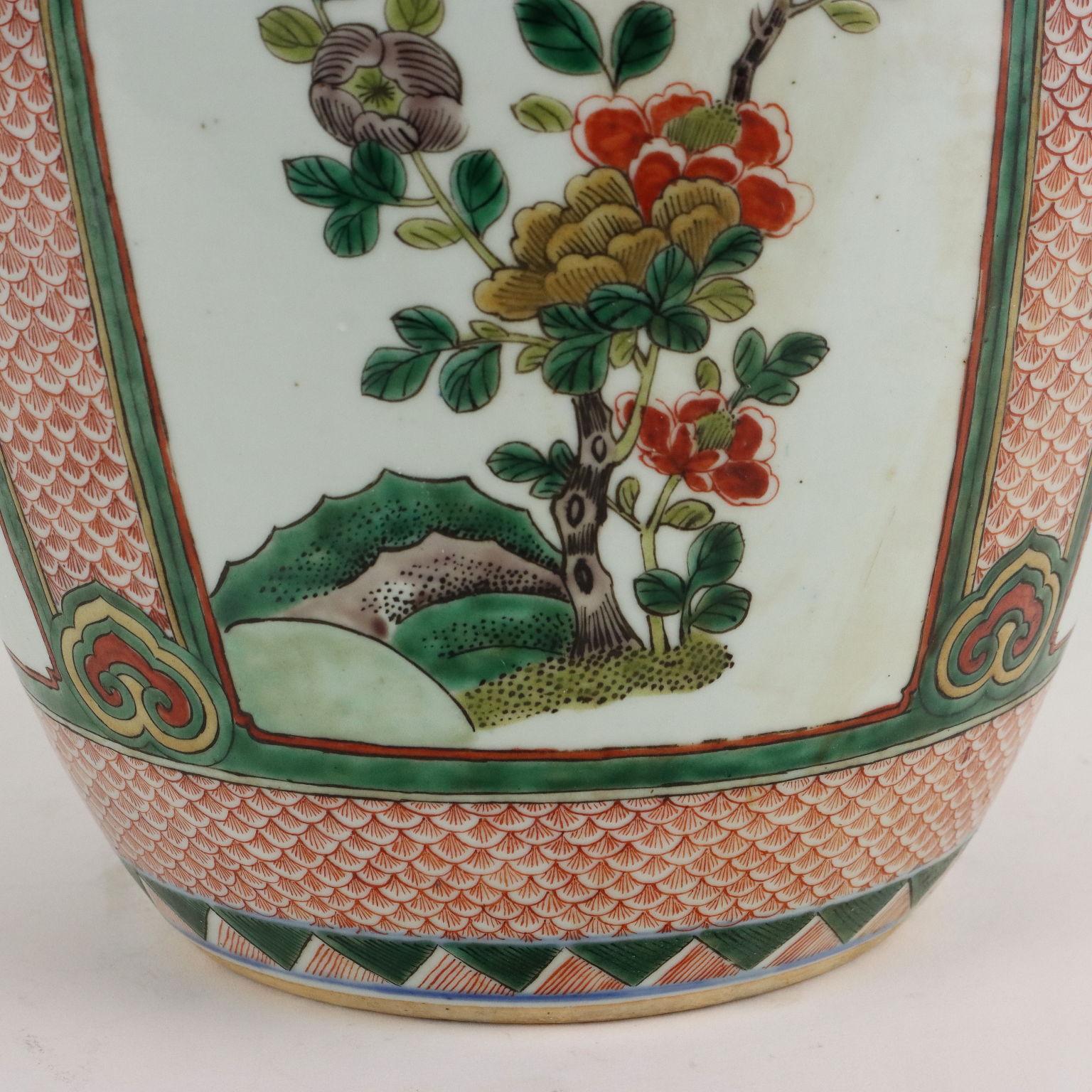 Porcelain Vase Painted with Wucai Enamel China Shunzhi Era (1644-1661) For Sale 2