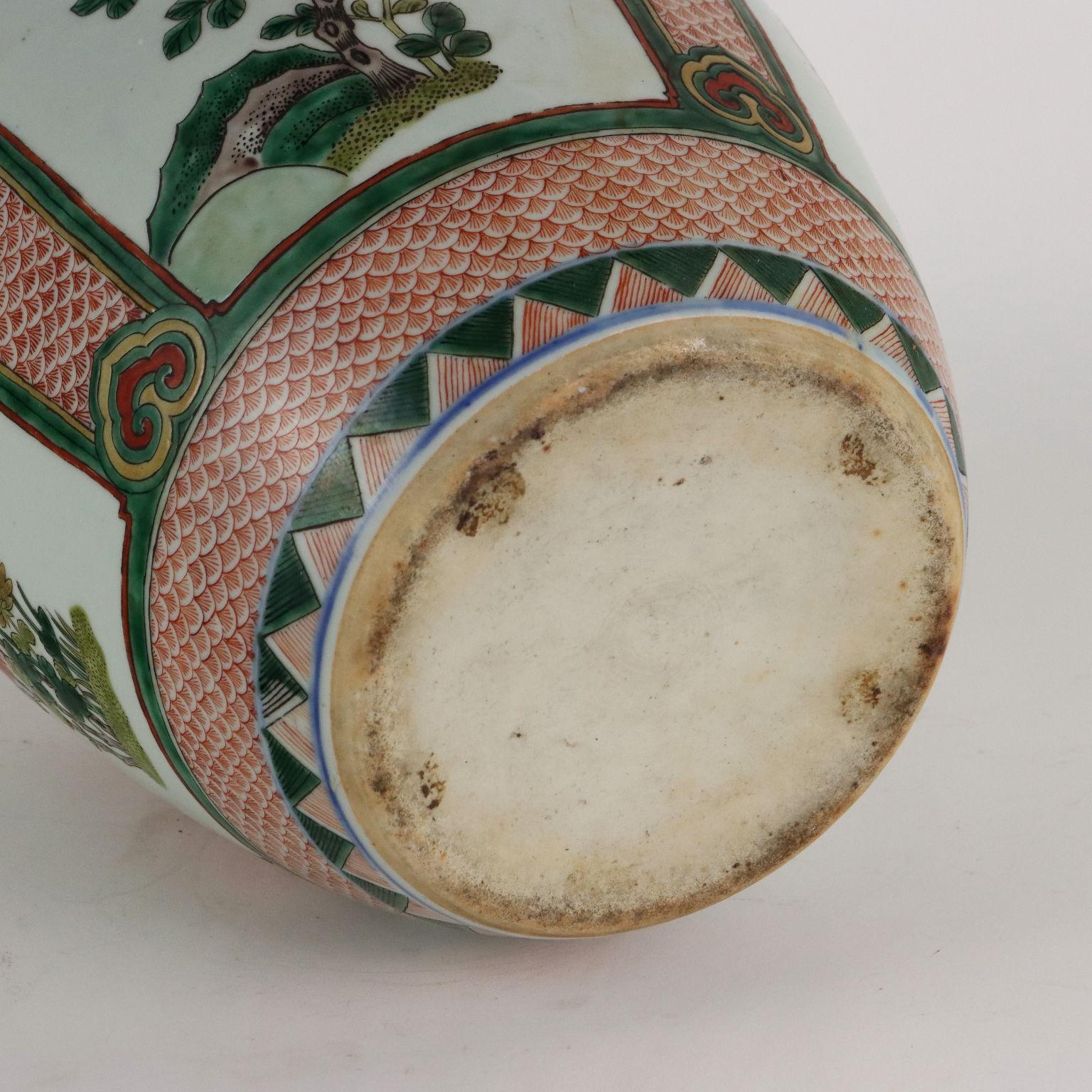 Porcelain Vase Painted with Wucai Enamel China Shunzhi Era (1644-1661) For Sale 3