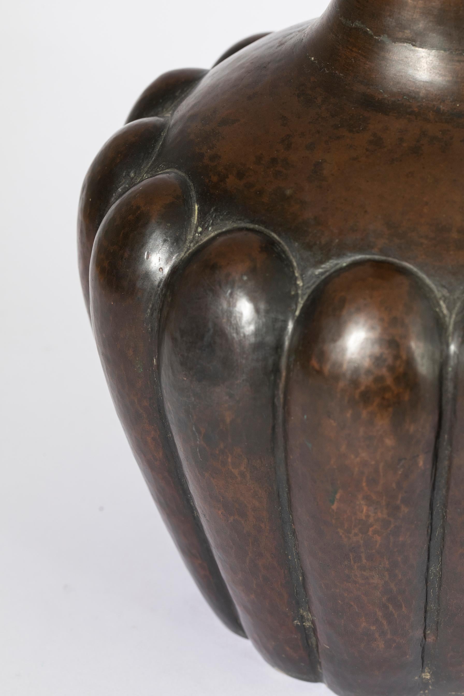 Italian  Vaso in rame nello stile di Vittorio Zecchin, anni 20 For Sale