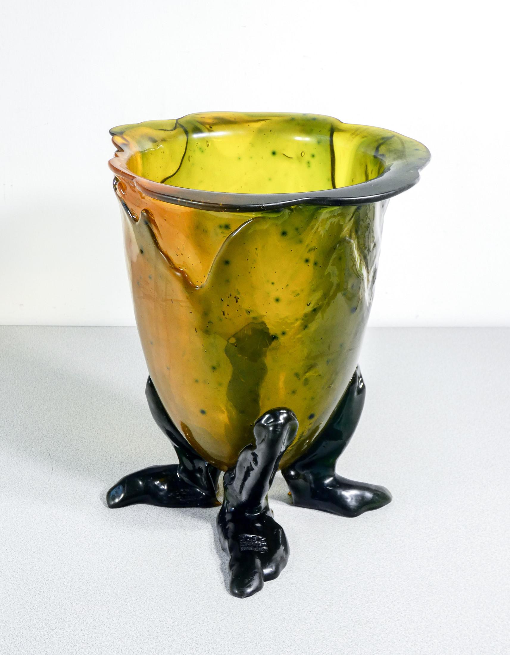 Jarrón de resina Amazzonia diseñado por Gaetano PESCE para FISH Design. Italia, 2017 Resina