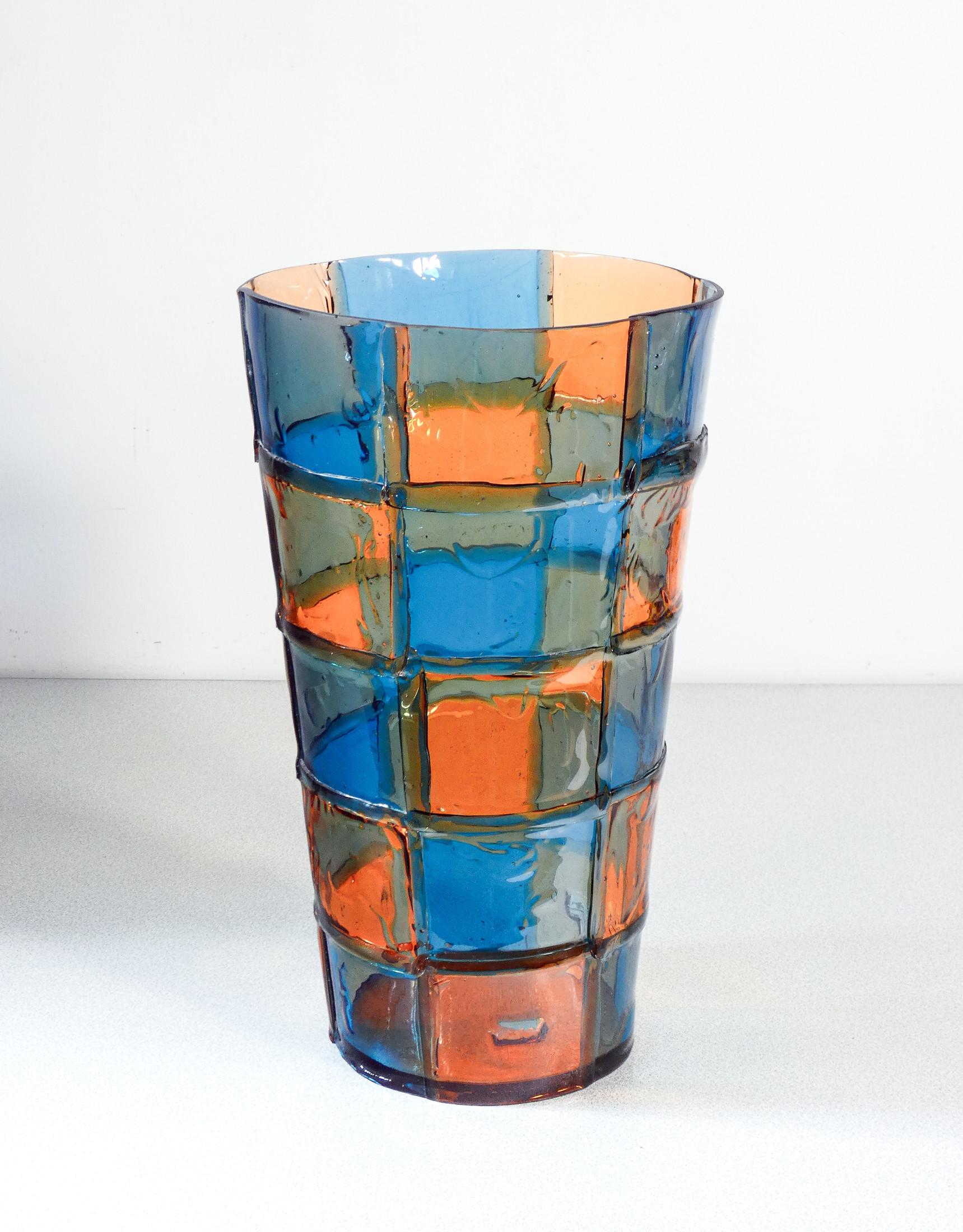 Periodo contemporaneo Vaso in resina 
