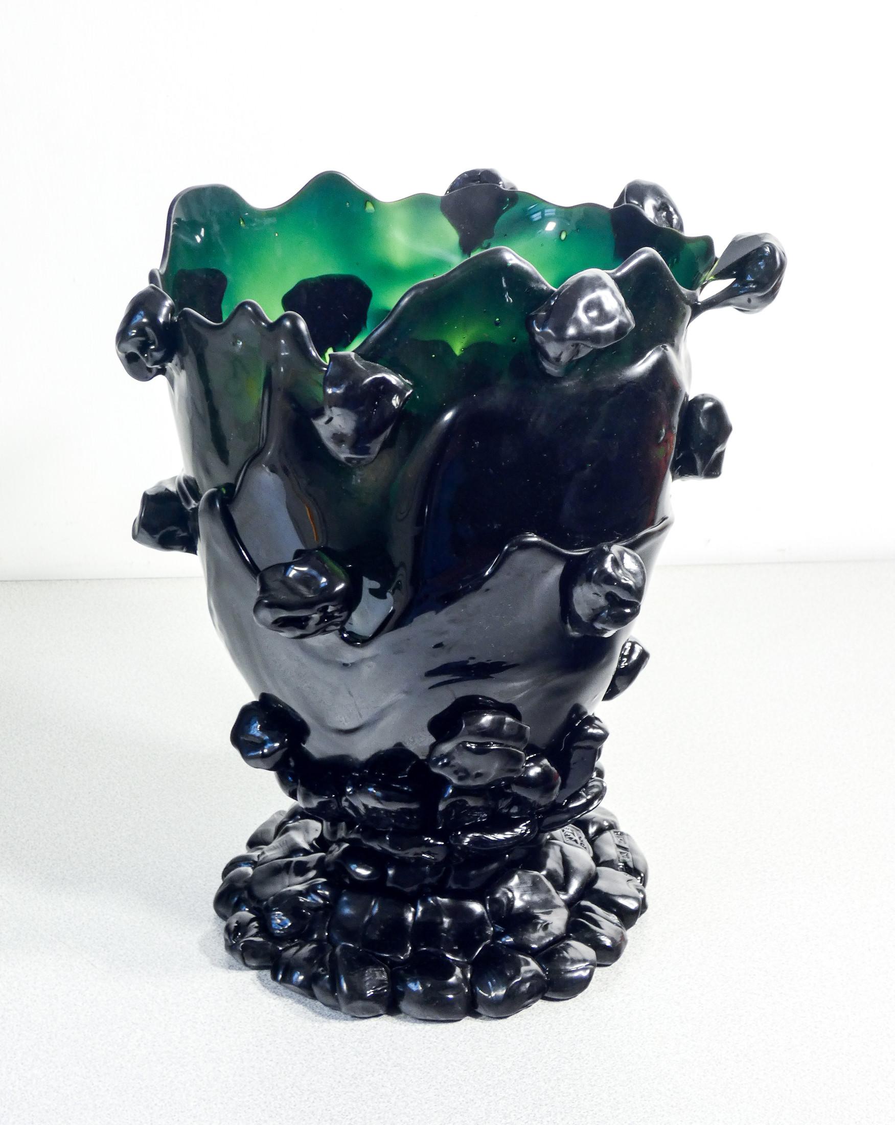 Vaso in resina
Nugget
design Gaetano PESCE
per FISH Design.

ORIGINE
Italia

PERIODO
2018

DESIGNER
Gaetano PESCE

MARCA
FISH Design

MODELLO
Nugget

MATERIALI
Resina morbida policroma

DIMENSIONI
H 33.5 cm
Ø 26 cm

CONDIZIONI
Perfette. Valutare