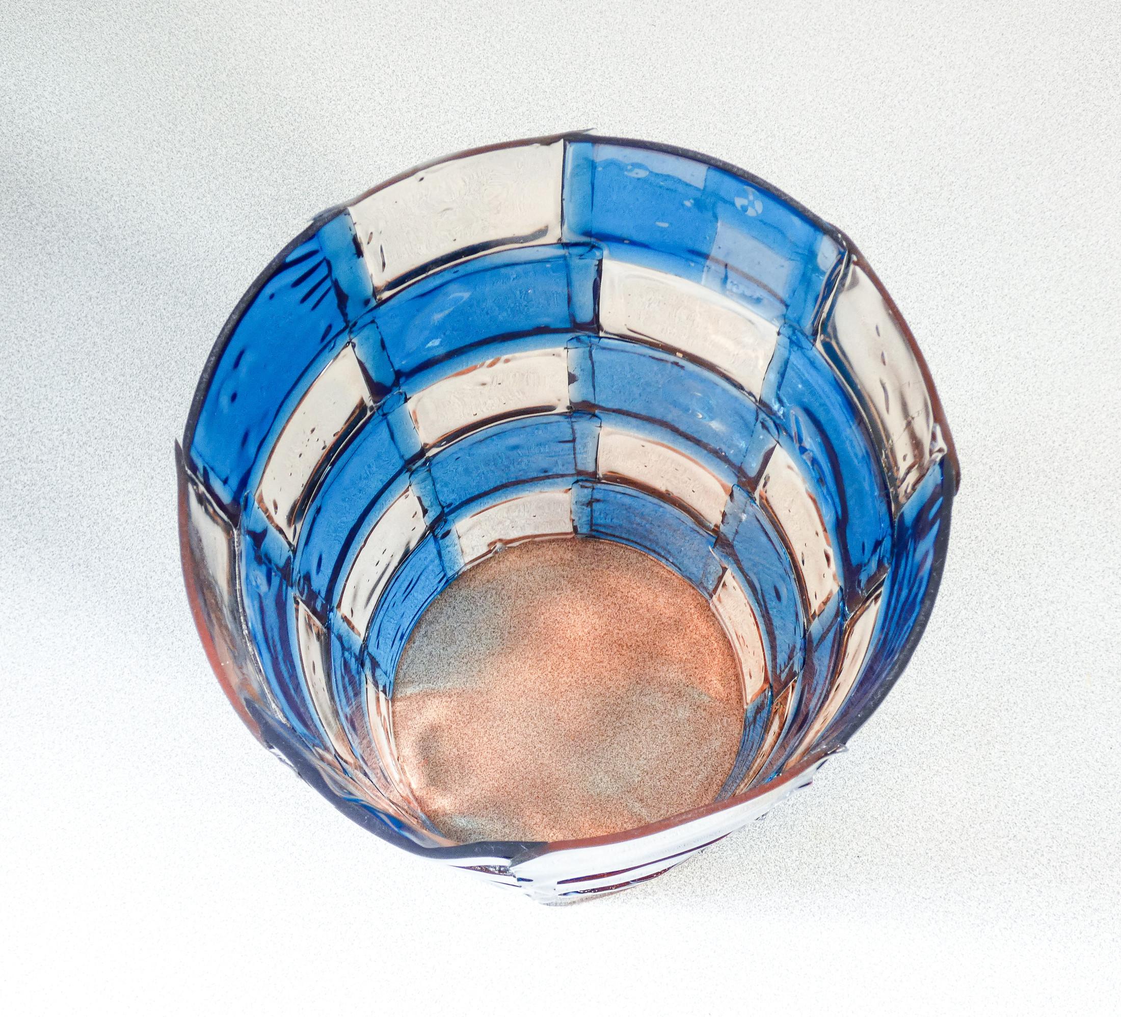 Periodo contemporaneo Vaso in resina policroma 