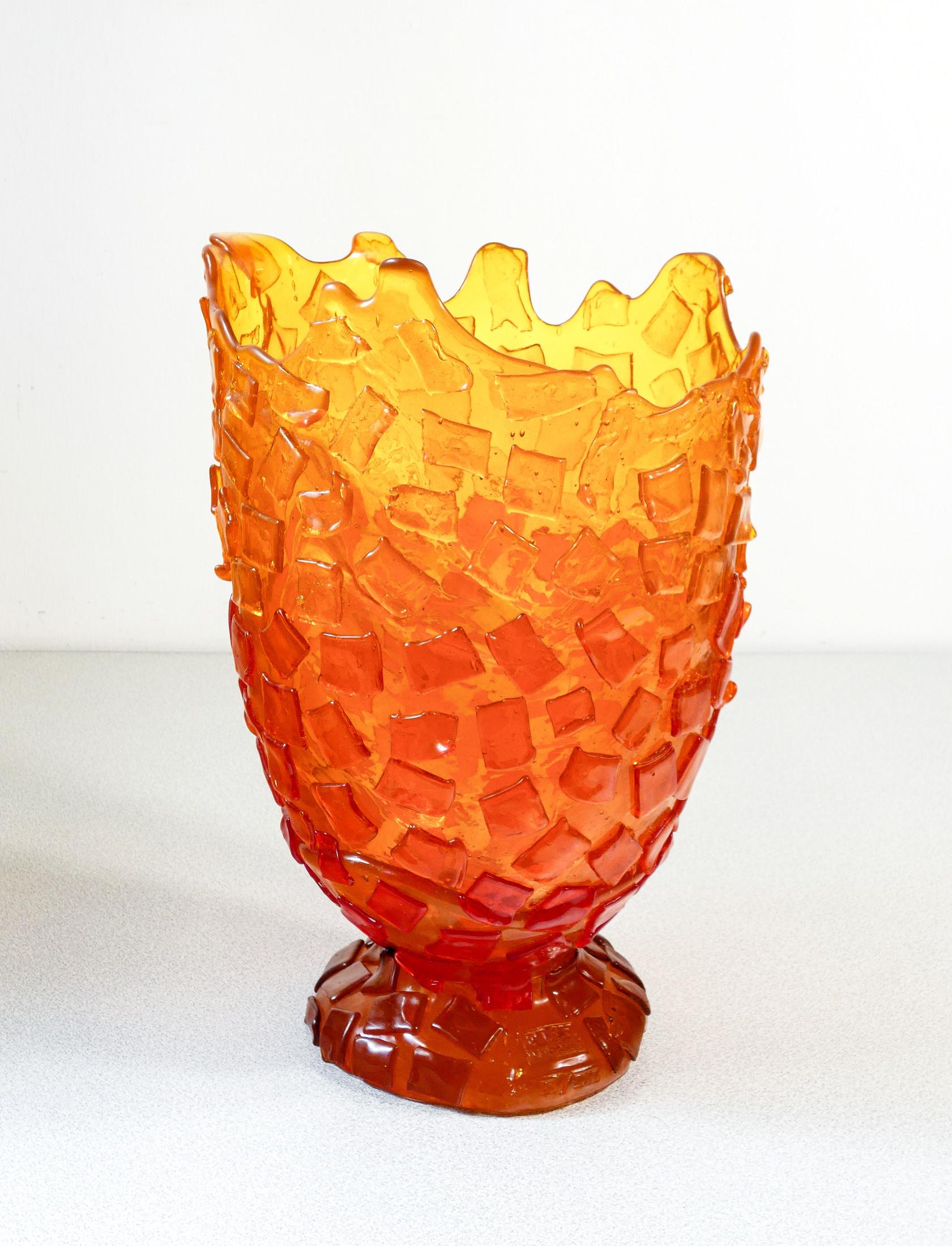 Vaso in resina
Rock
design Gaetano PESCE
per FISH Design.

ORIGINE
Italia

PERIODO
2017

DESIGNER
Gaetano PESCE

MARCA
FISH Design

MODELLO
Rock

MATERIALI
Resina morbida policroma

DIMENSIONI
H 36 cm
Ø 25 cm ca

CONDIZIONI
Il vaso è in ottime