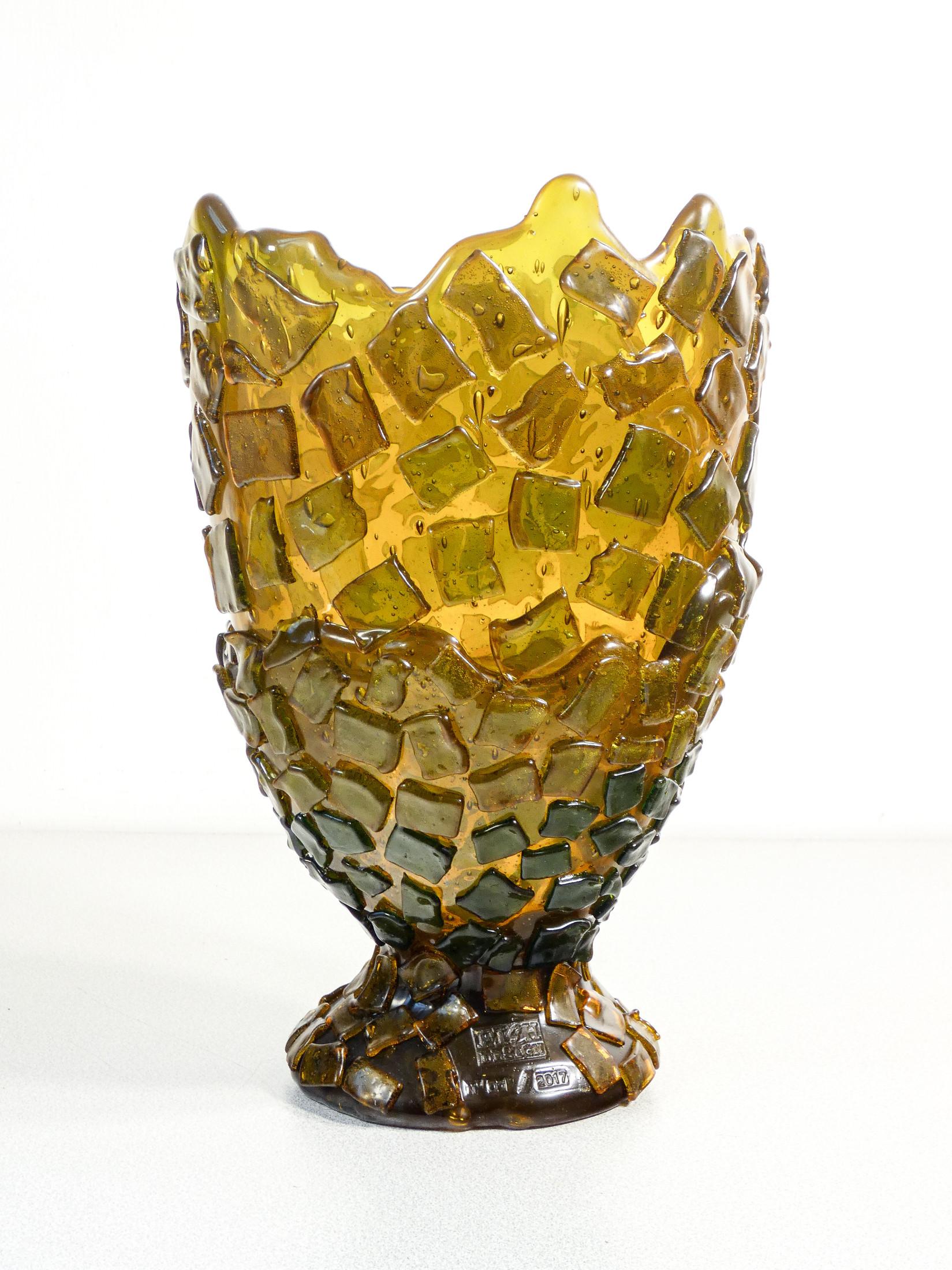 Periodo contemporaneo Vaso in resina 