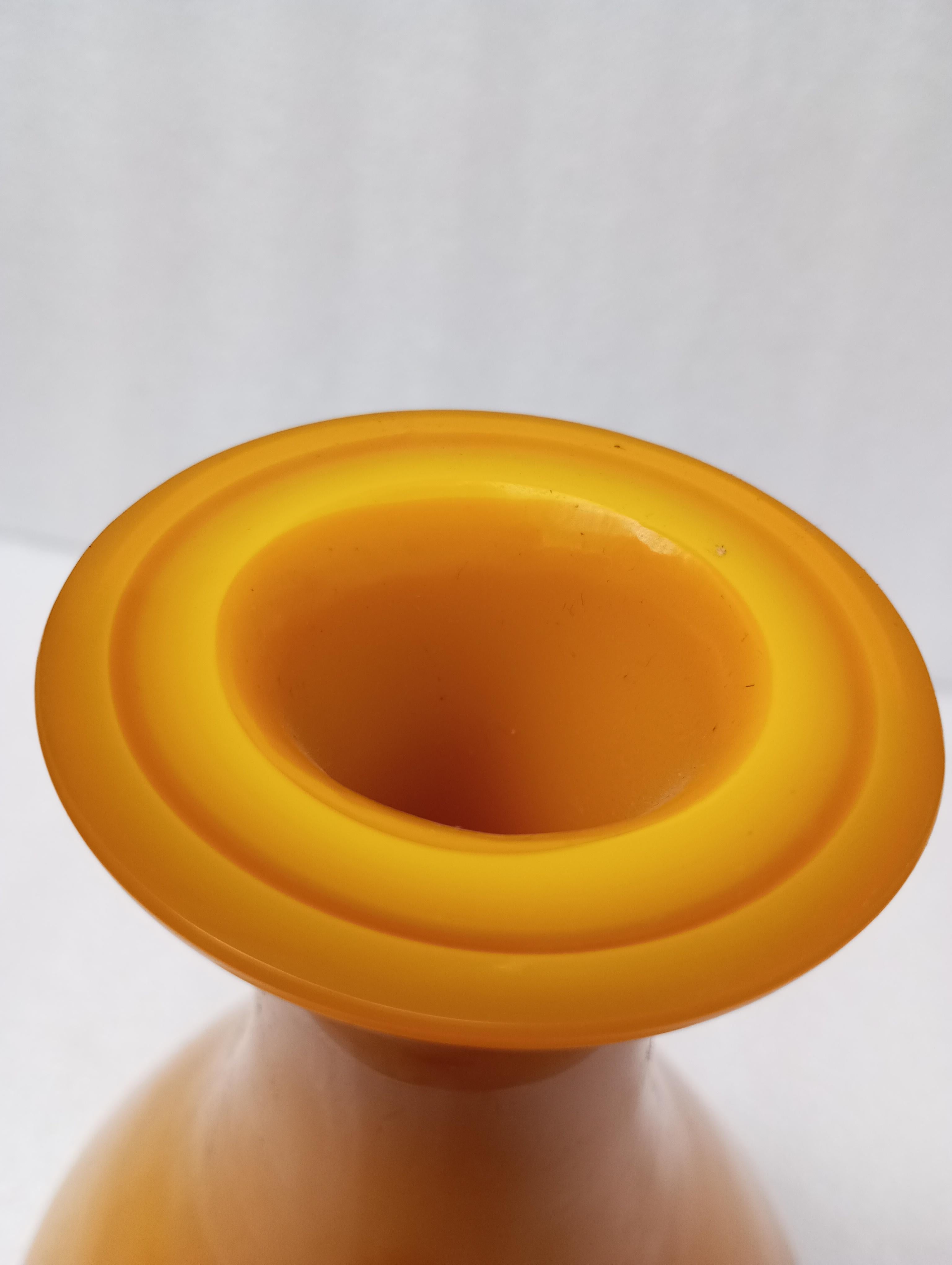 Vase en verre épais, ocre jaune, Pékin/Chine, sec. XX en vente 4